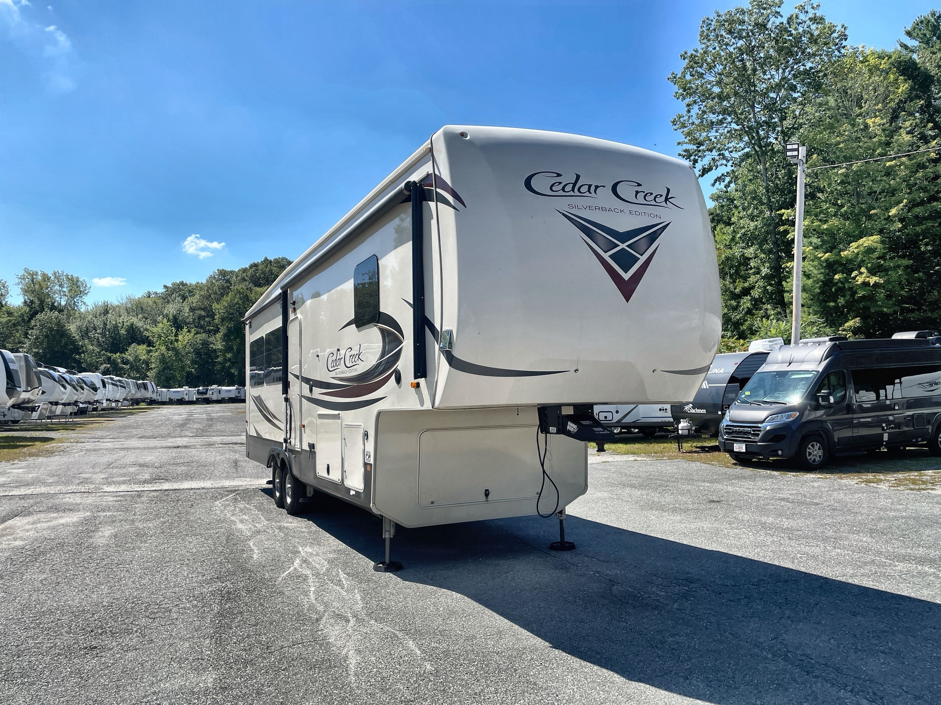 2021 Forest River CEDAR CREEK SILVERBACK 29RW RV