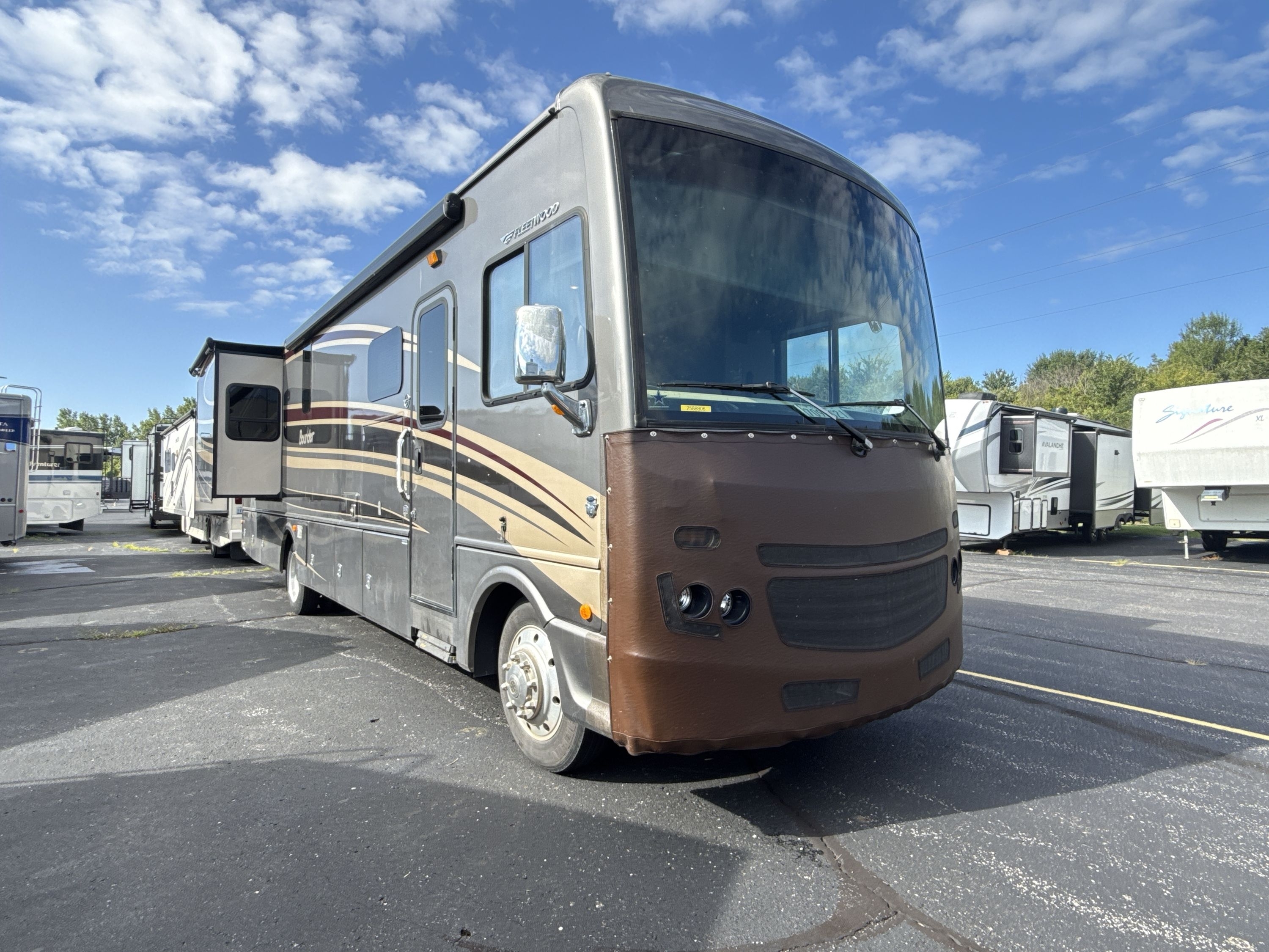2016 Fleetwood BOUNDER 35K in apollo PA