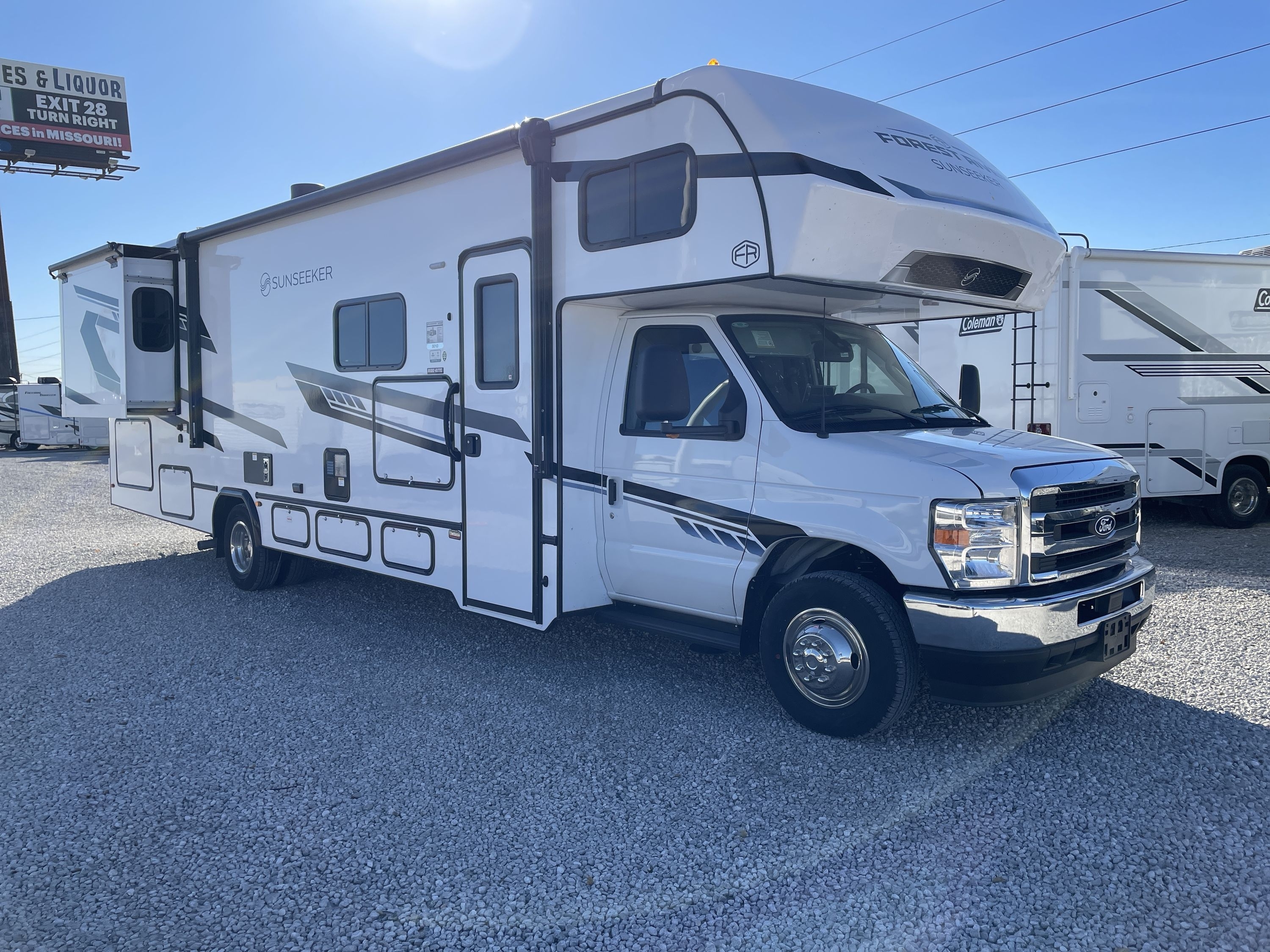 2026 Forest River SUNSEEKER 3010DSF in council bluffs IA