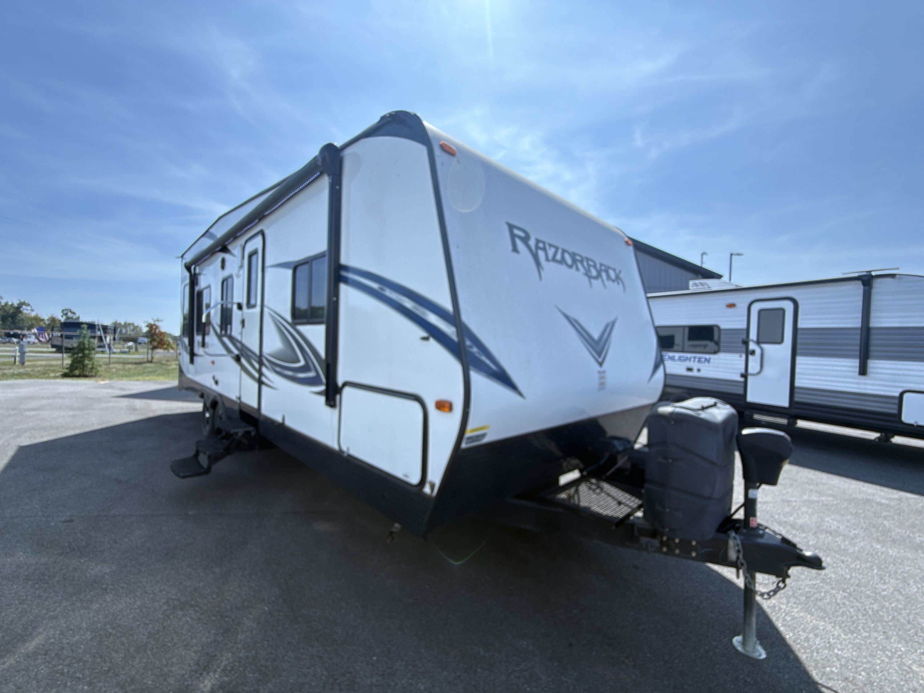 2017 Dutchmen RAZORBACK 2550 in elkhart IN