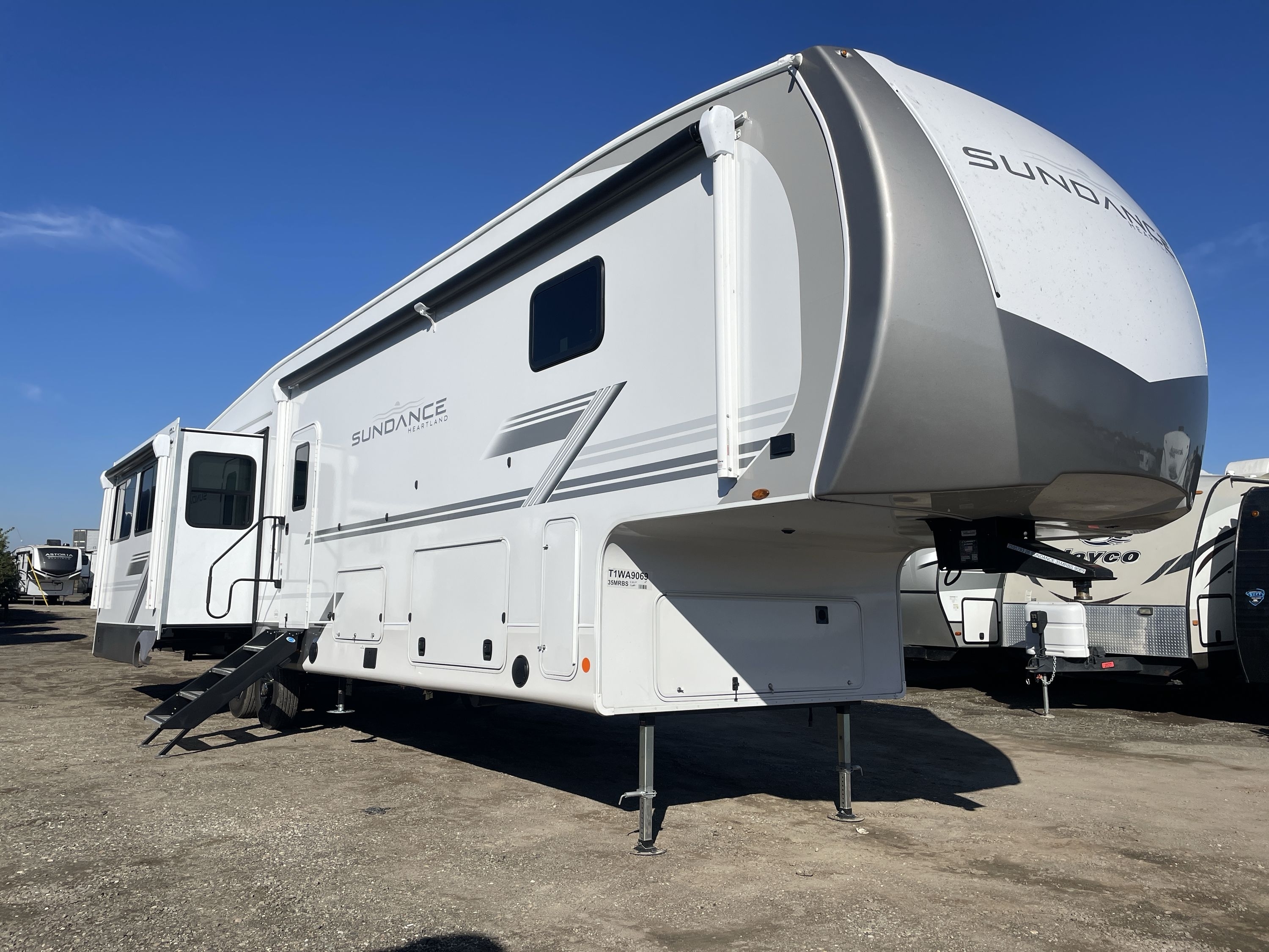 2026 Heartland SUNDANCE 35MRBS in french camp CA