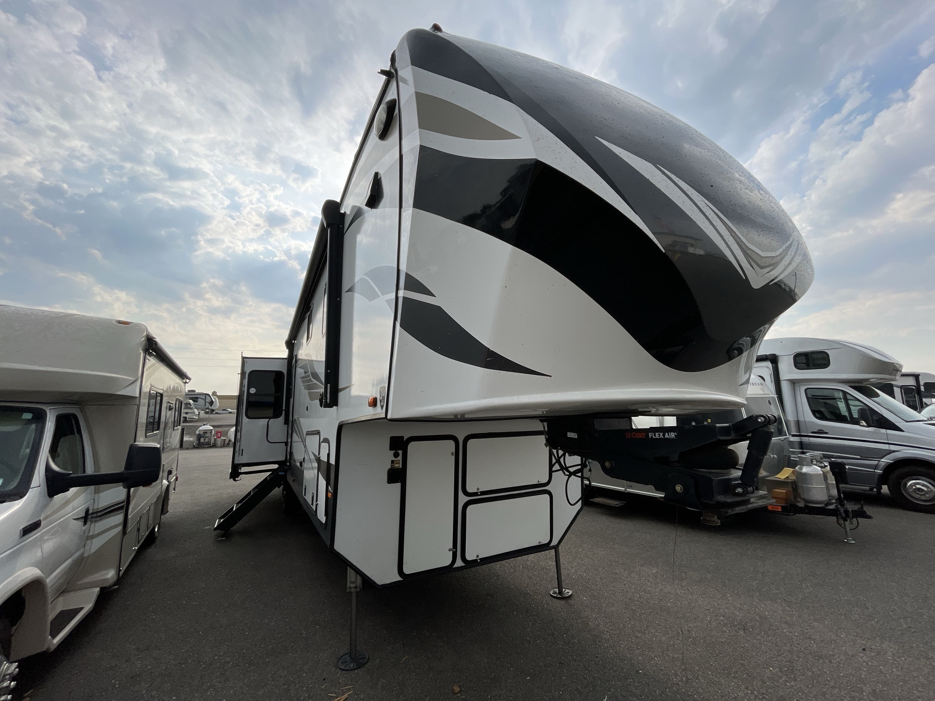 2021 Heartland BIGHORN TRAVELER 35BK RV