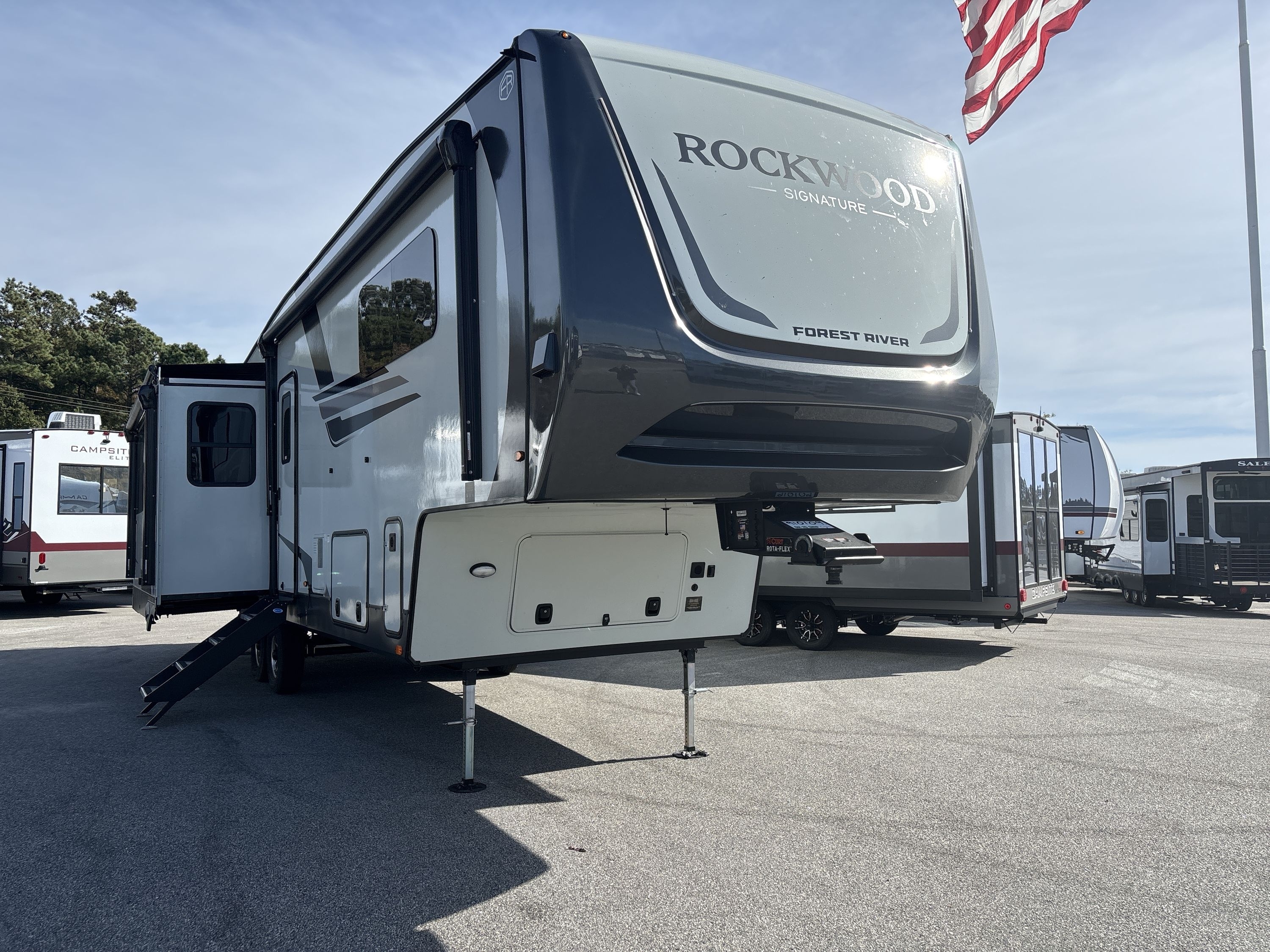 2026 Forest River ROCKWOOD SIGNATURE 361RLS in myrtle beach SC