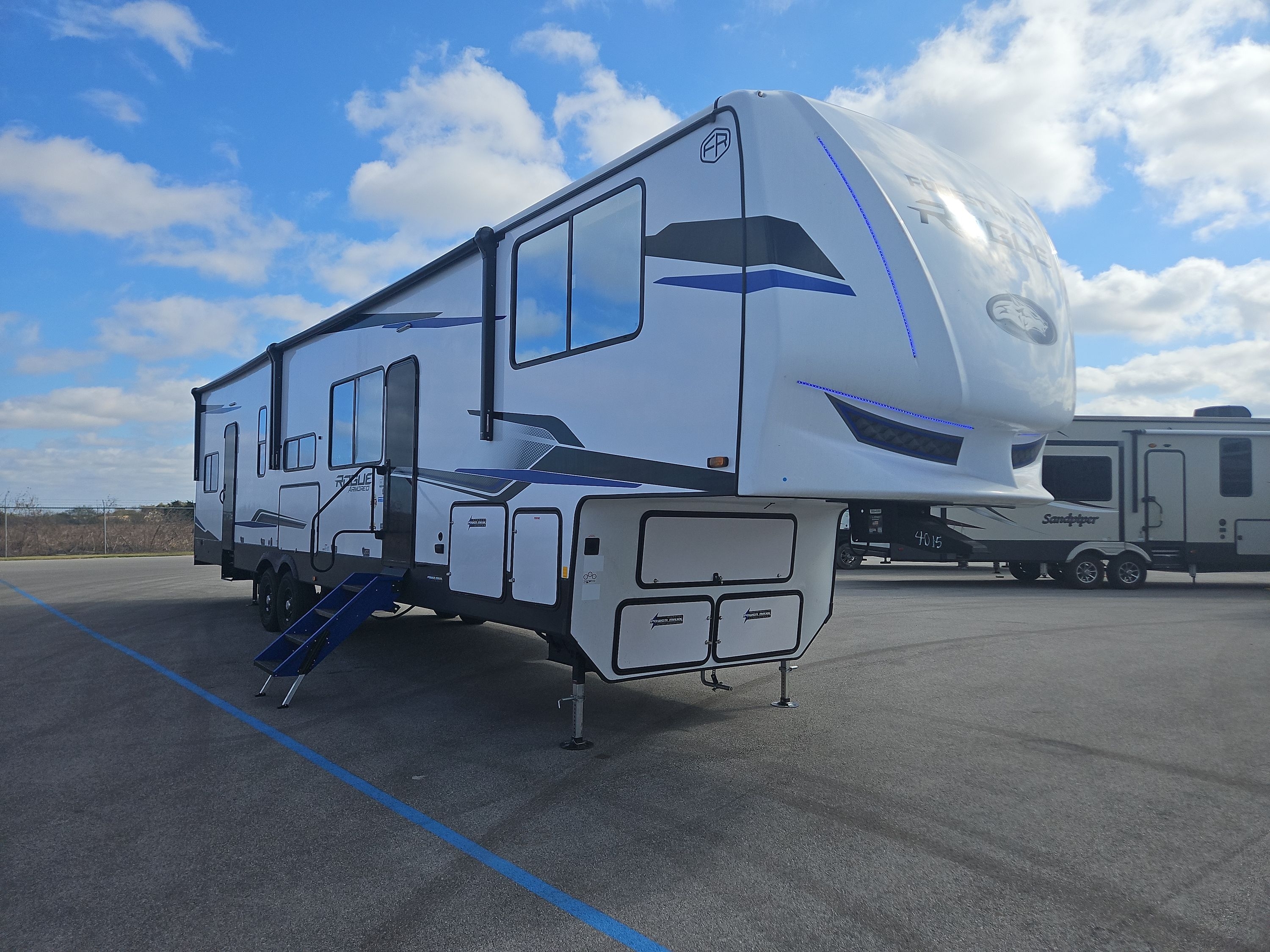 2026 Forest River ROGUE ARMORED 4015 in alvarado TX