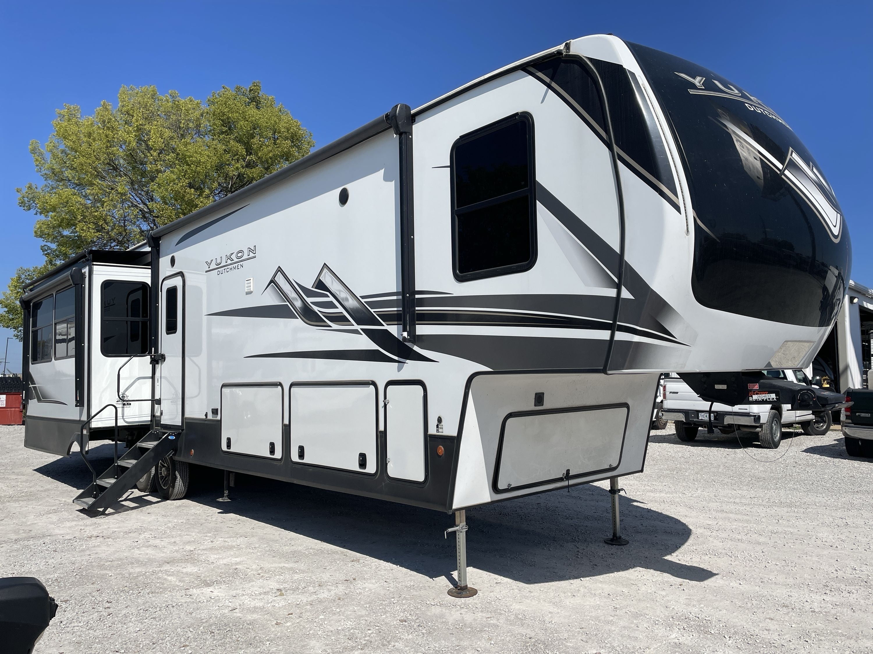 2023 Dutchmen YUKON 400RL in grain valley MO