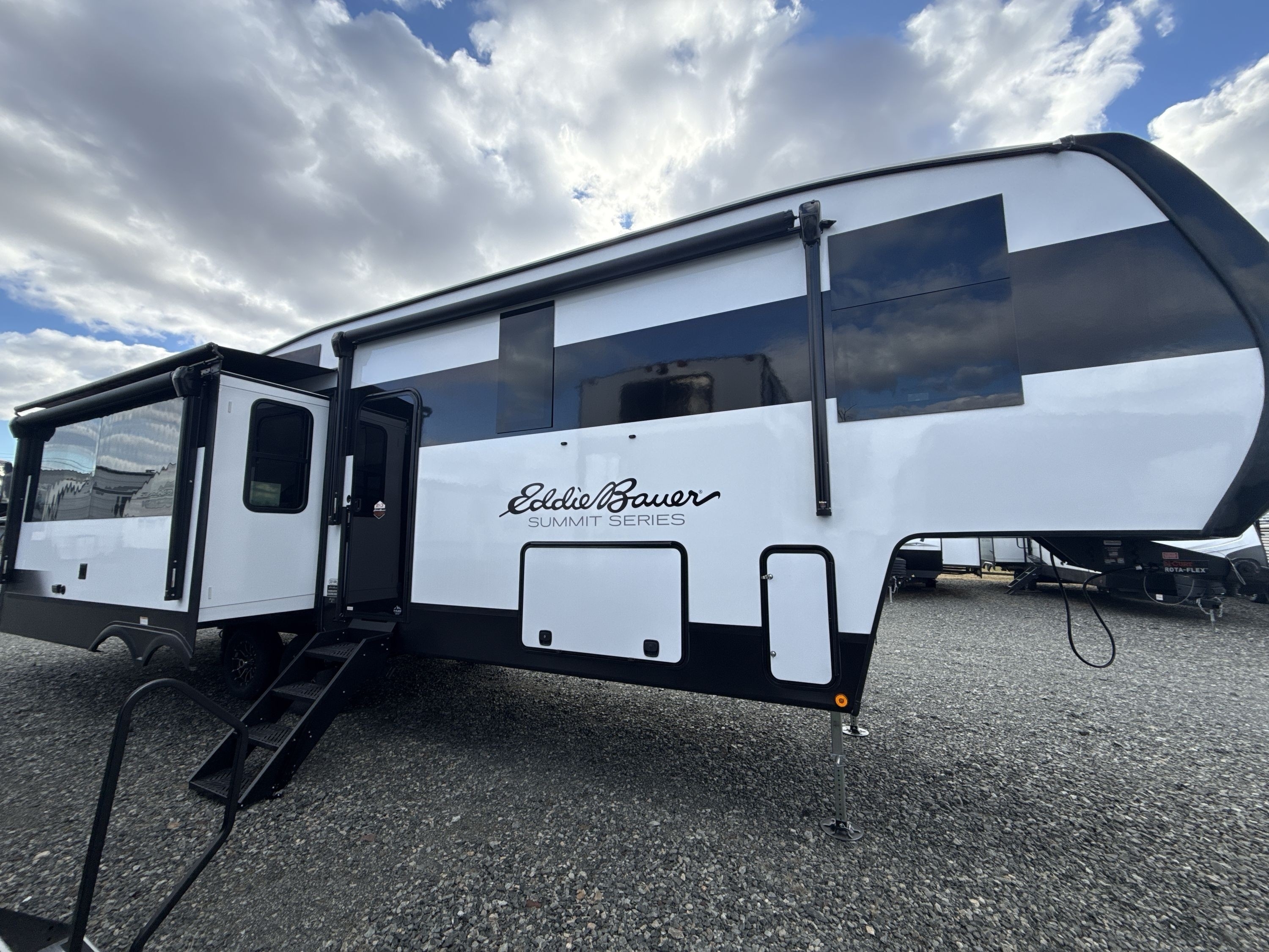 2026 Dutchmen EDDIE BAUER SUMMIT 3210RL in boyertown PA