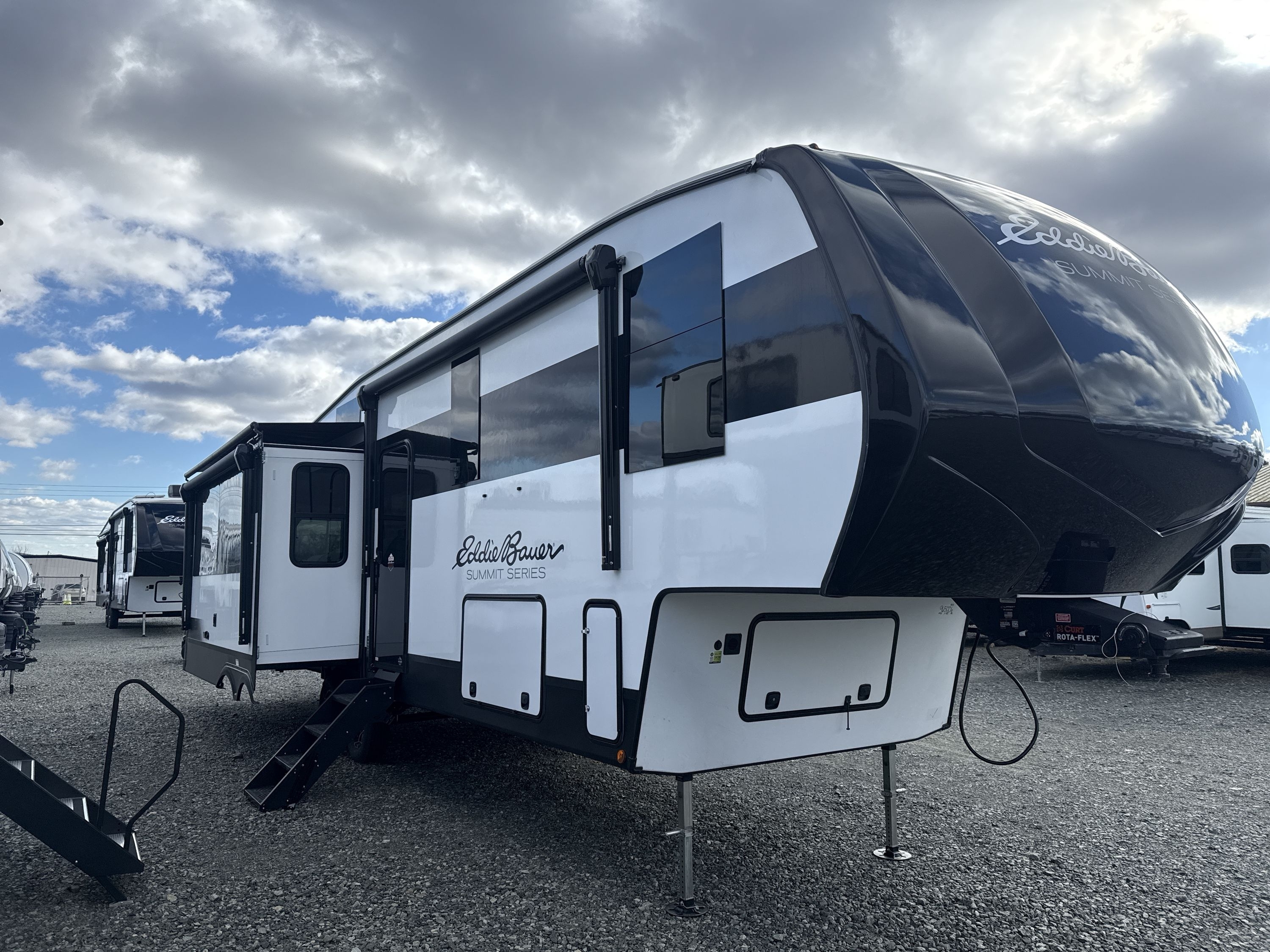 2026 Dutchmen EDDIE BAUER SUMMIT 3210RL in boyertown PA