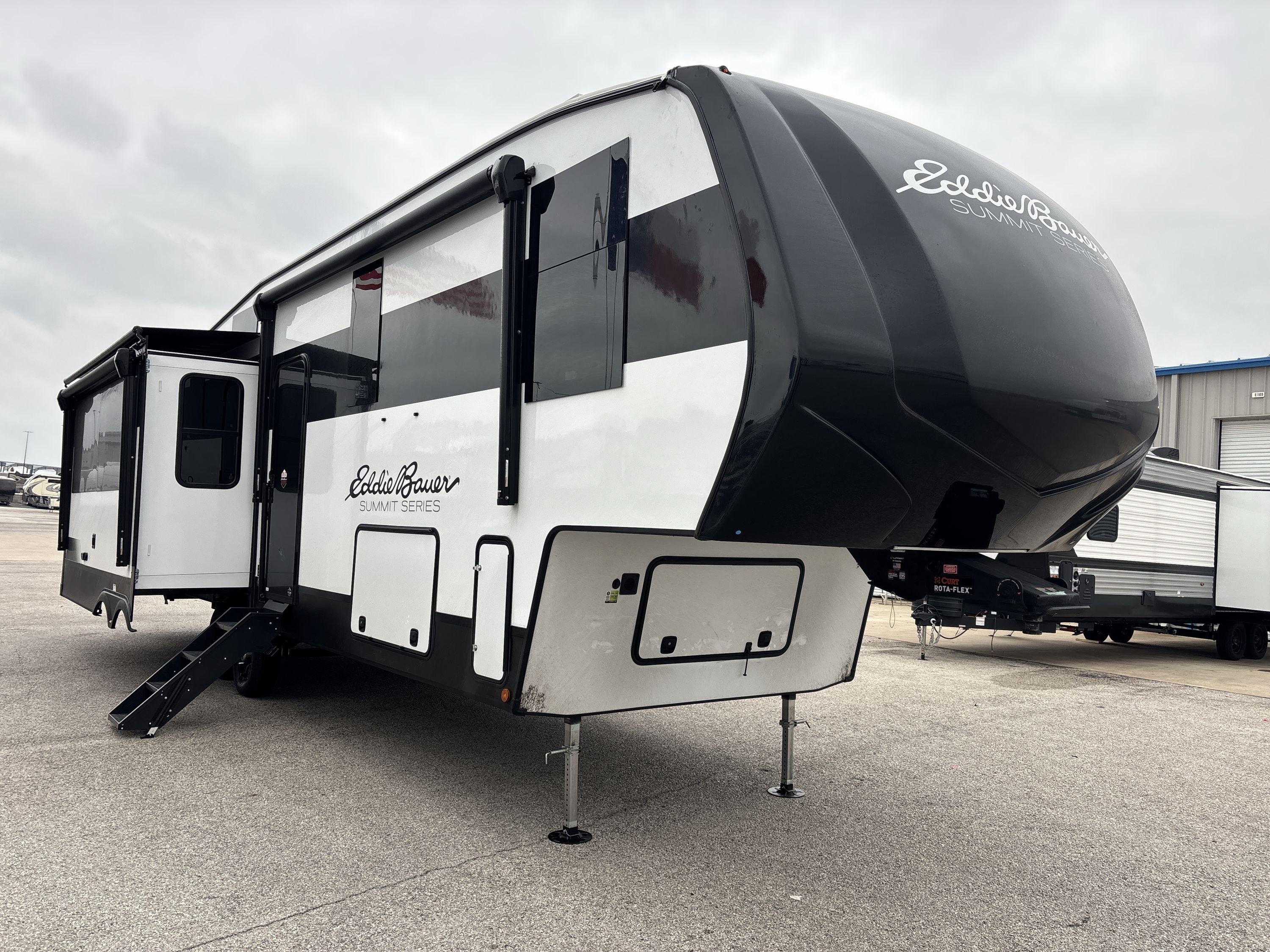 2026 Dutchmen EDDIE BAUER SUMMIT 3210RL in alvarado TX