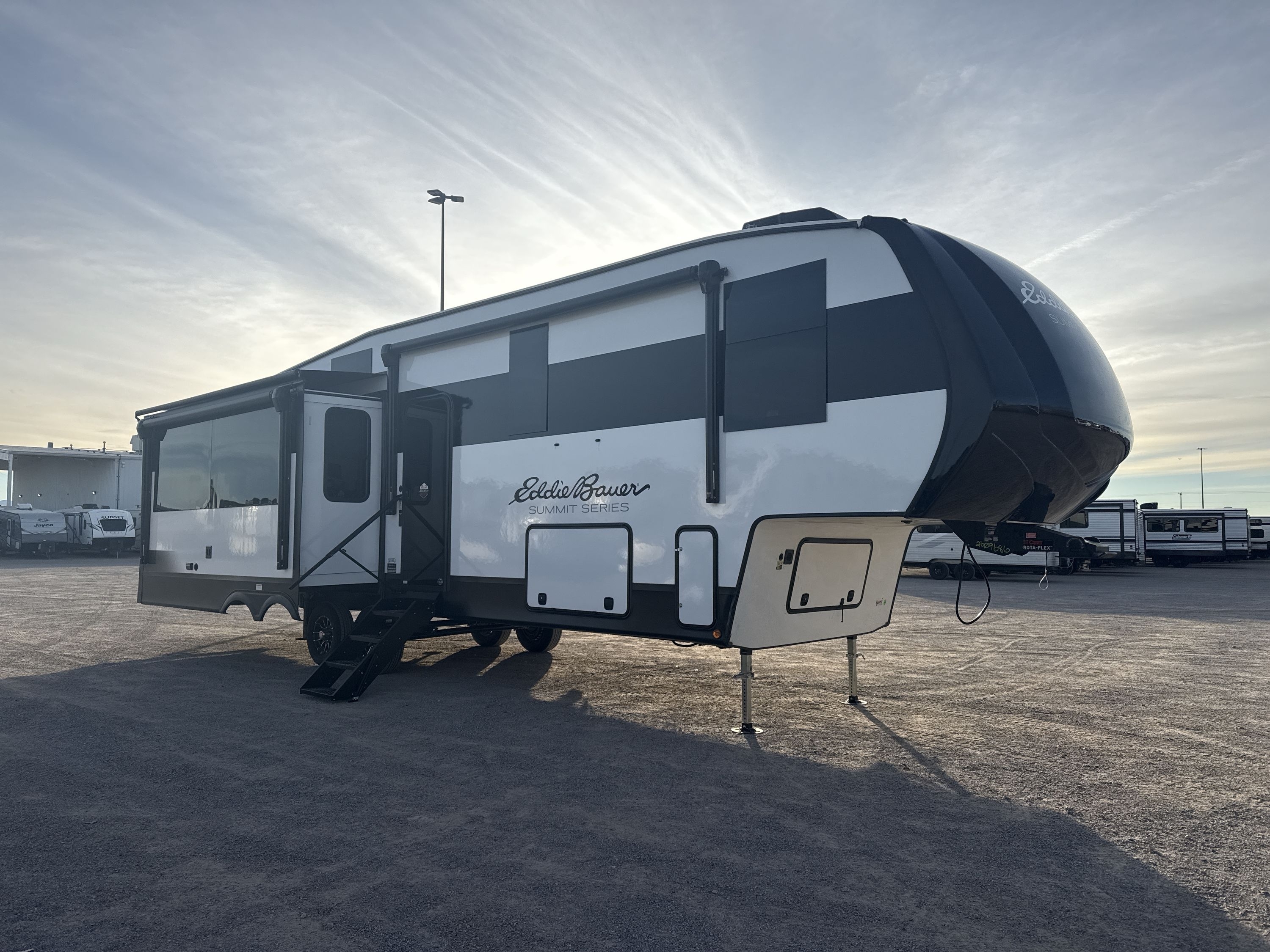 2026 Dutchmen EDDIE BAUER SUMMIT 3210RL in albuquerque NM