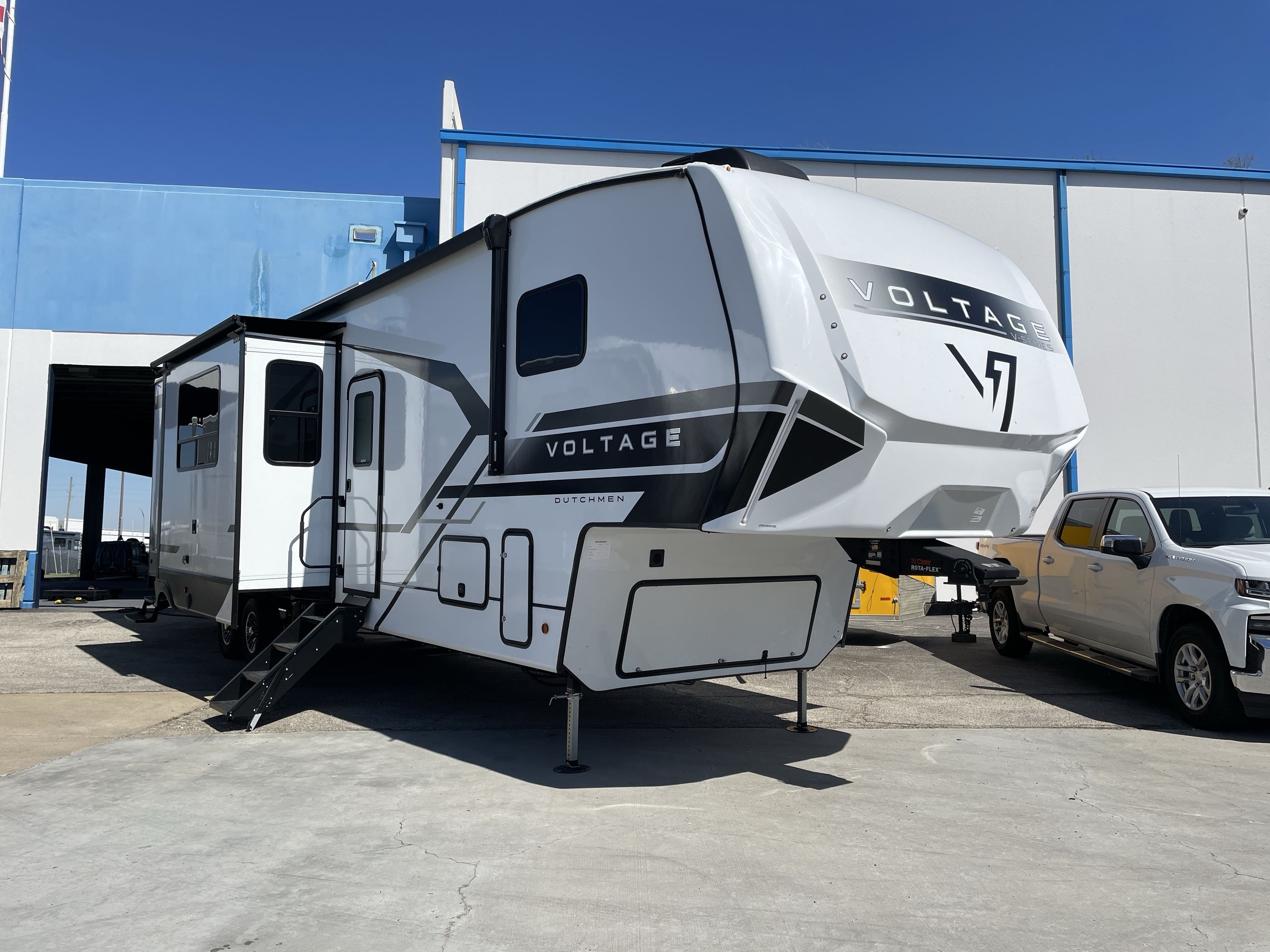 2026 Dutchmen VOLTAGE V-SERIES 3850 in katy TX