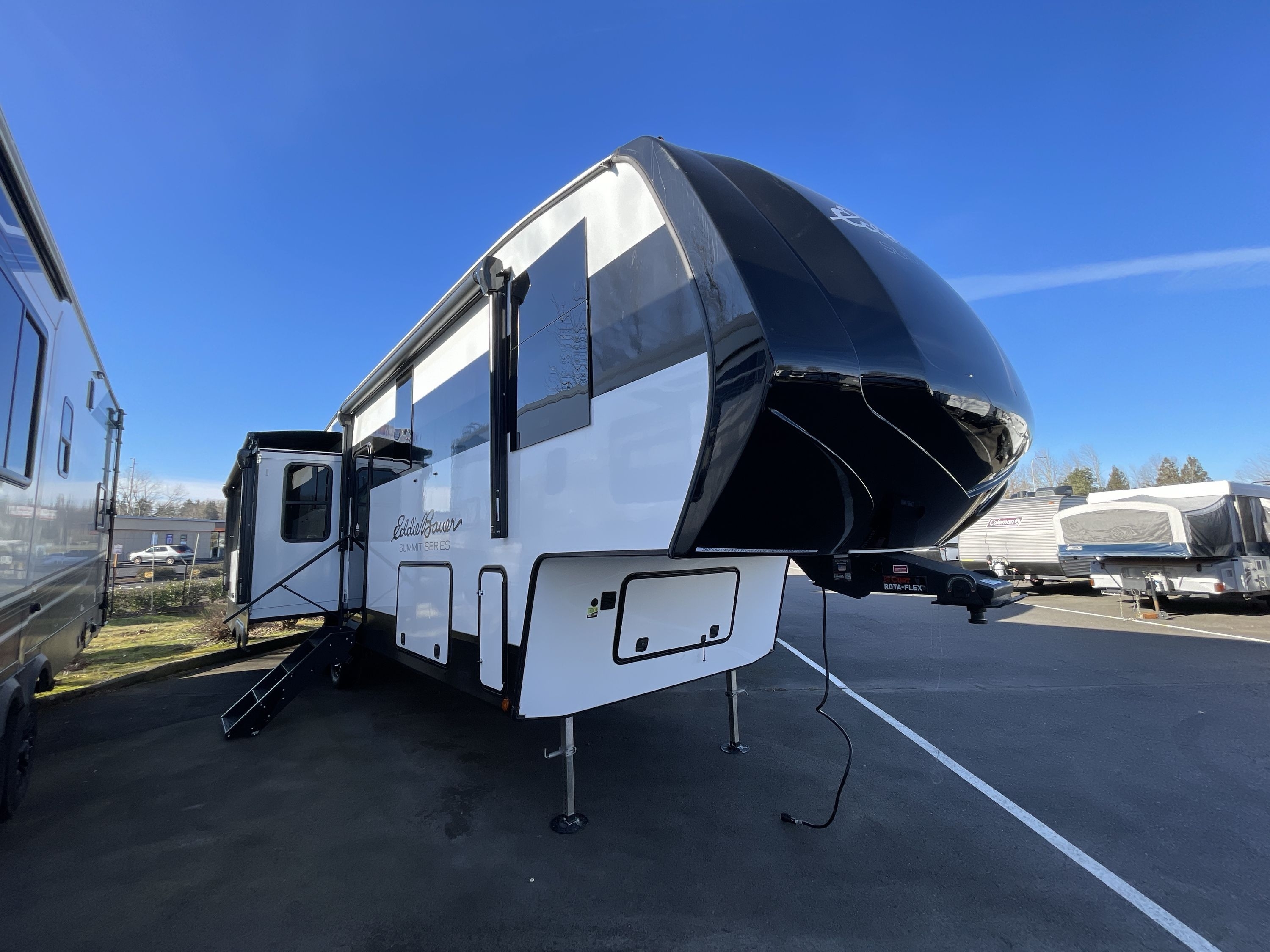2026 Dutchmen EDDIE BAUER SUMMIT 3210RL in wood village OR