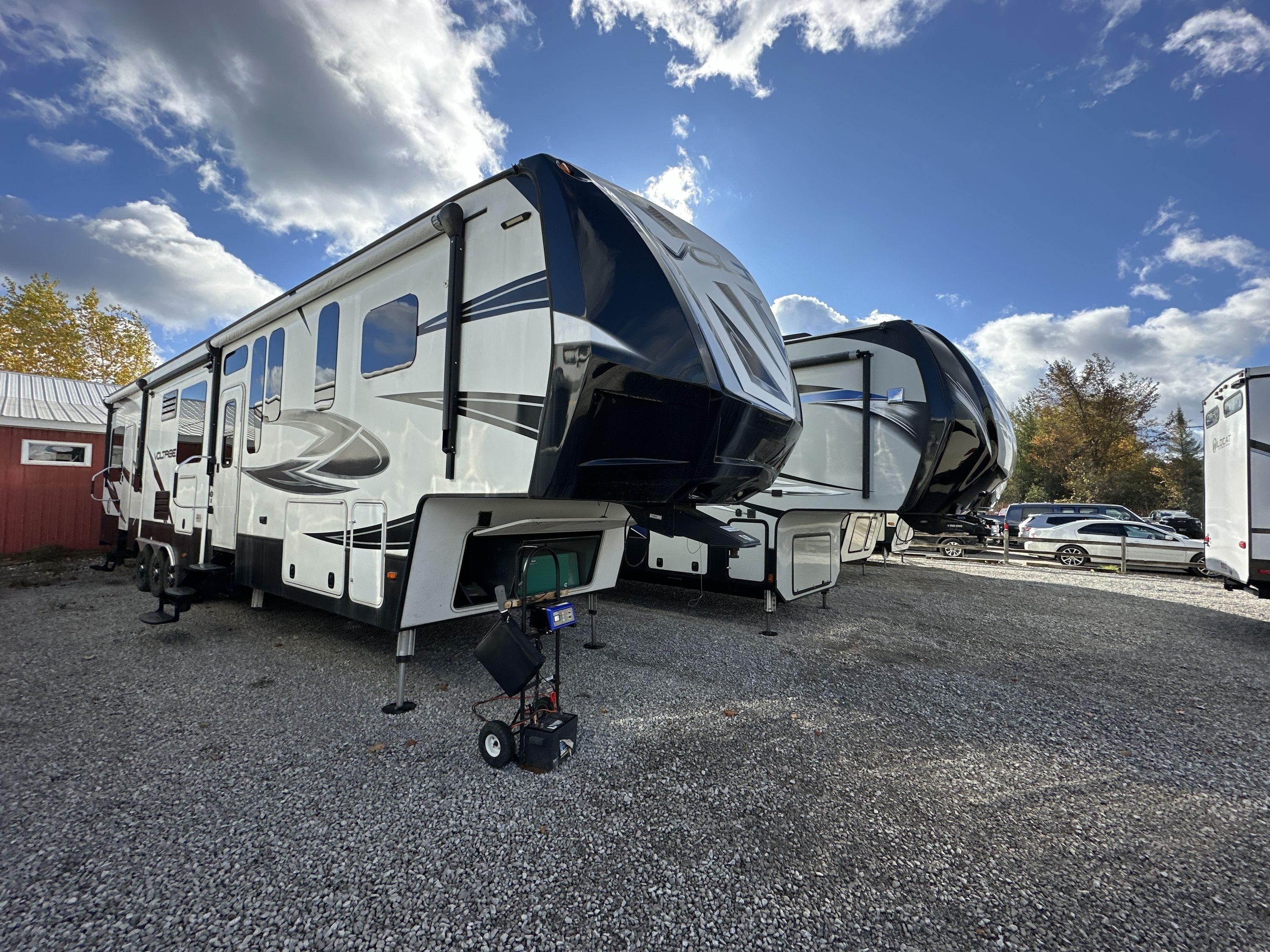 2017 Dutchmen VOLTAGE 3975 Fifth Wheel Toy Hauler RV