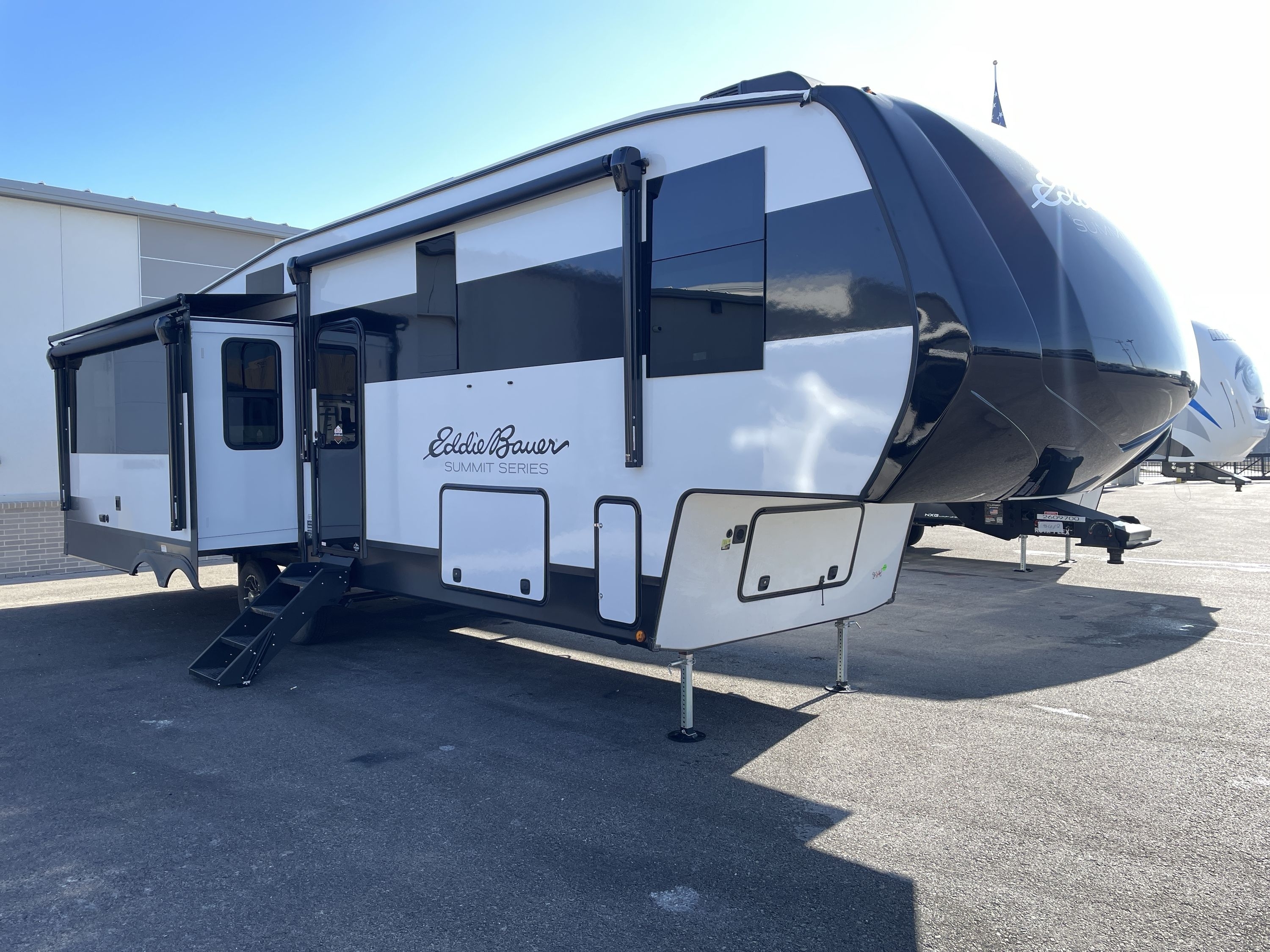 2026 Dutchmen EDDIE BAUER SUMMIT 3210RL in kansas city KS