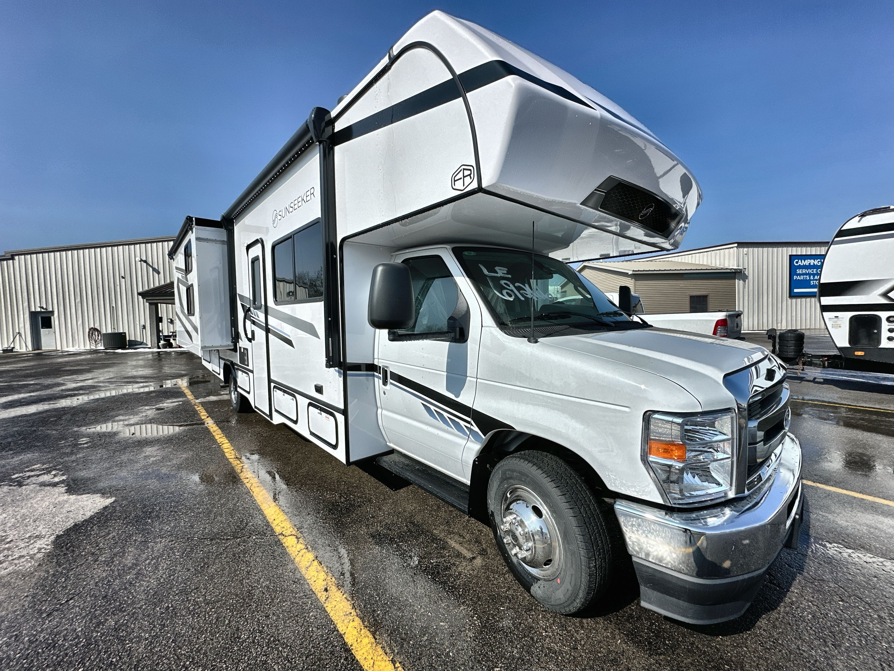 2026 Forest River SUNSEEKER LE 3250DSF 3250DSLE in houghton lake MI