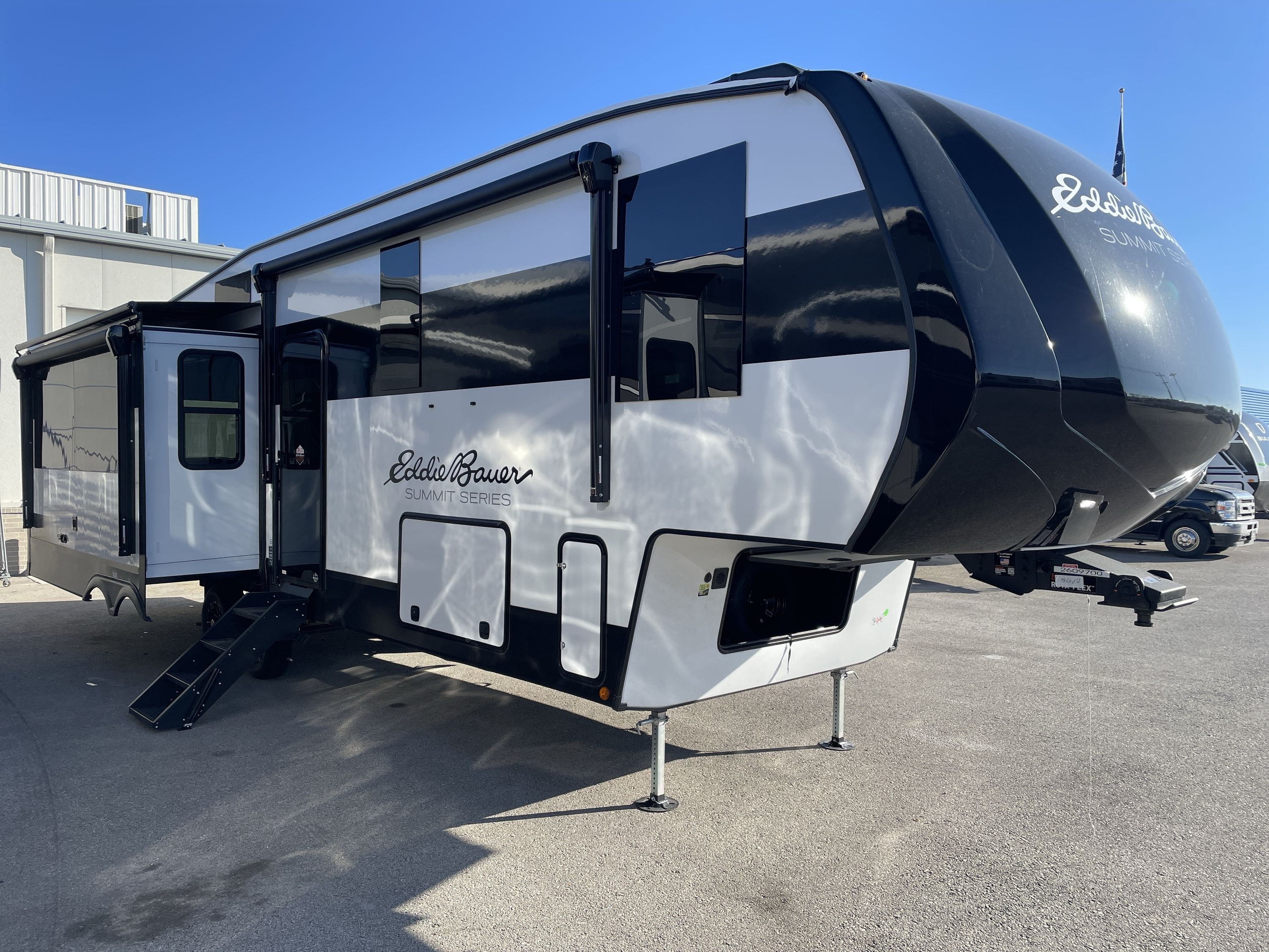 2026 Dutchmen EDDIE BAUER SUMMIT 3210RL in kansas city KS