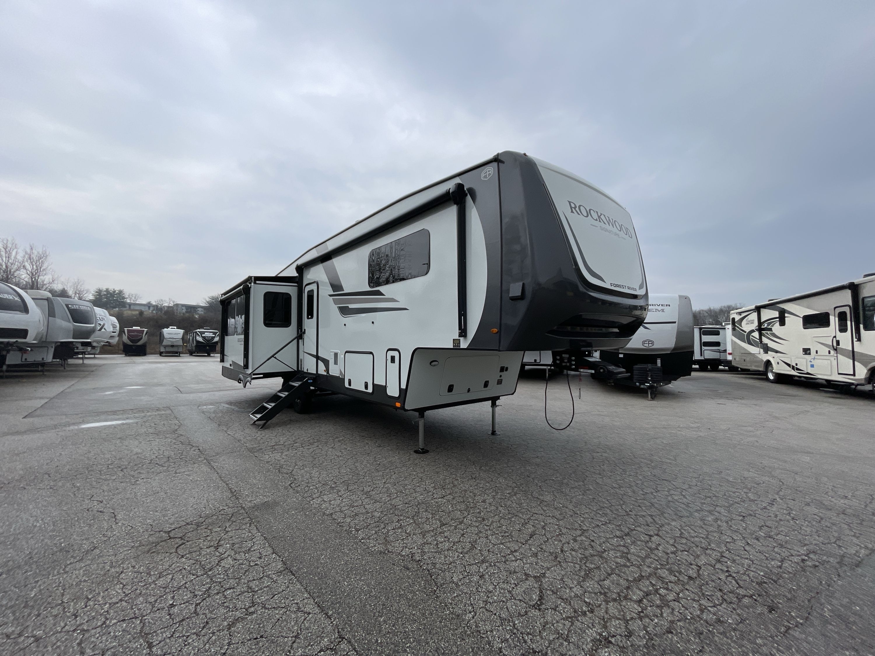 2026 Forest River ROCKWOOD SIGNATURE 361RLS in wentzville MO