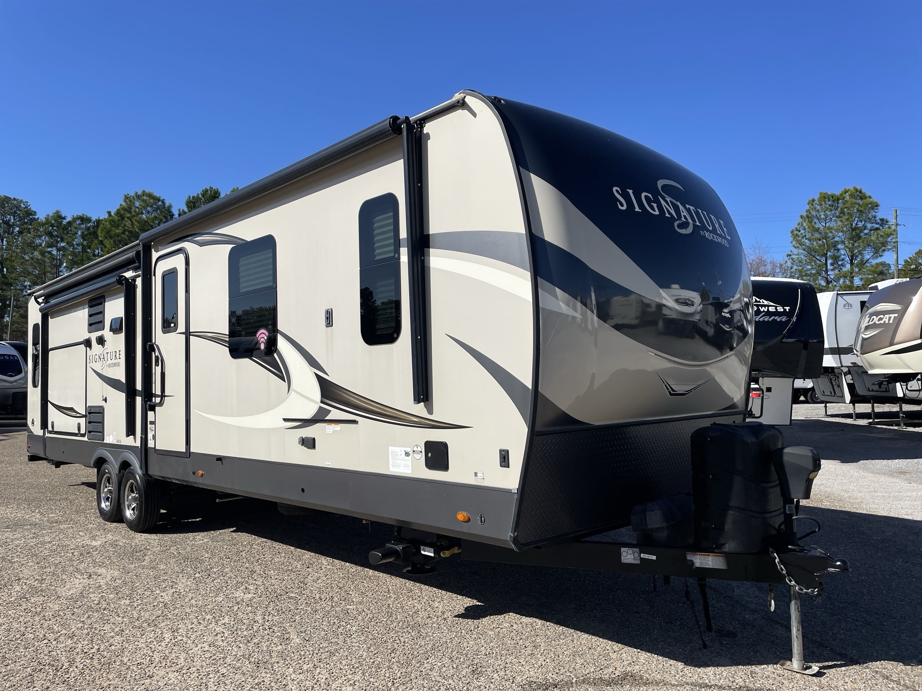 2020 Forest River ROCKWOOD SIGNATURE ULTRA LITE 8328BS in dothan AL