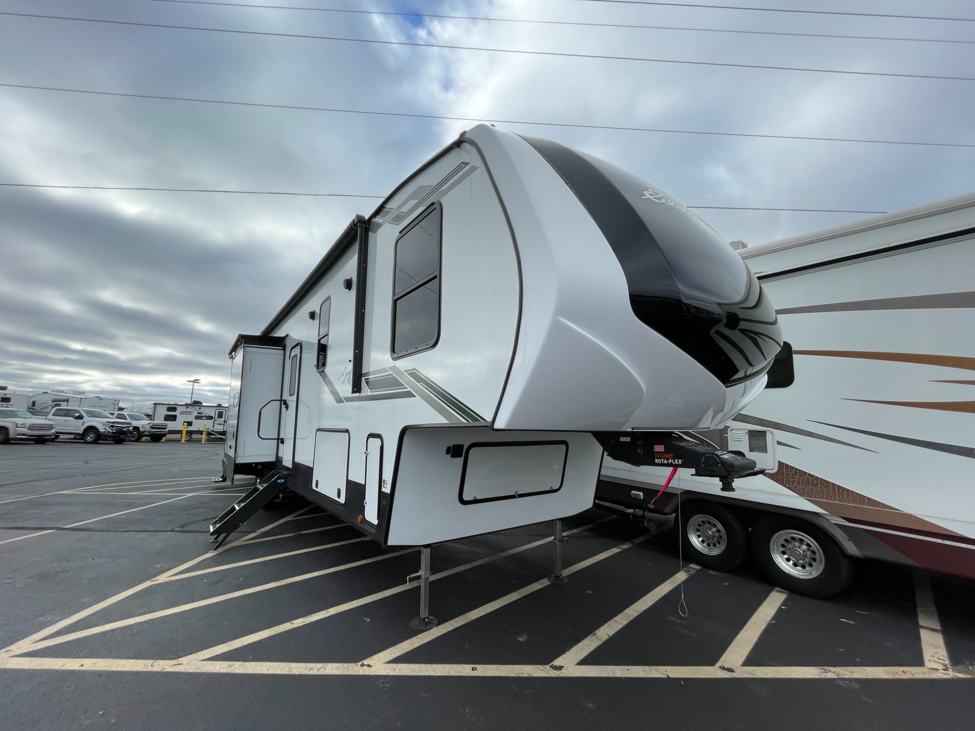2024 Dutchmen EDDIE BAUER 360LF in greenwood IN