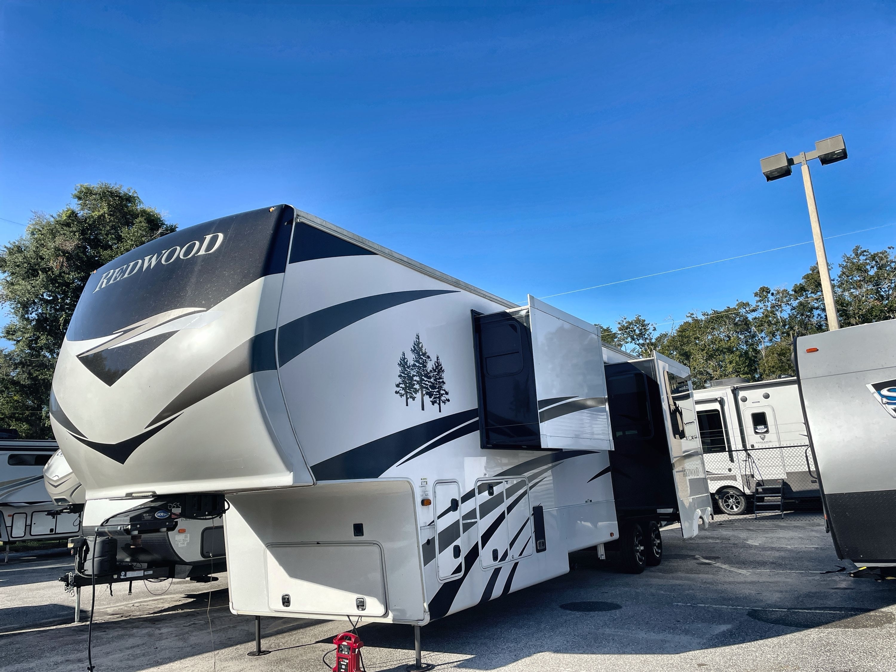 2021 Crossroads REDWOOD 4001LK in dover FL