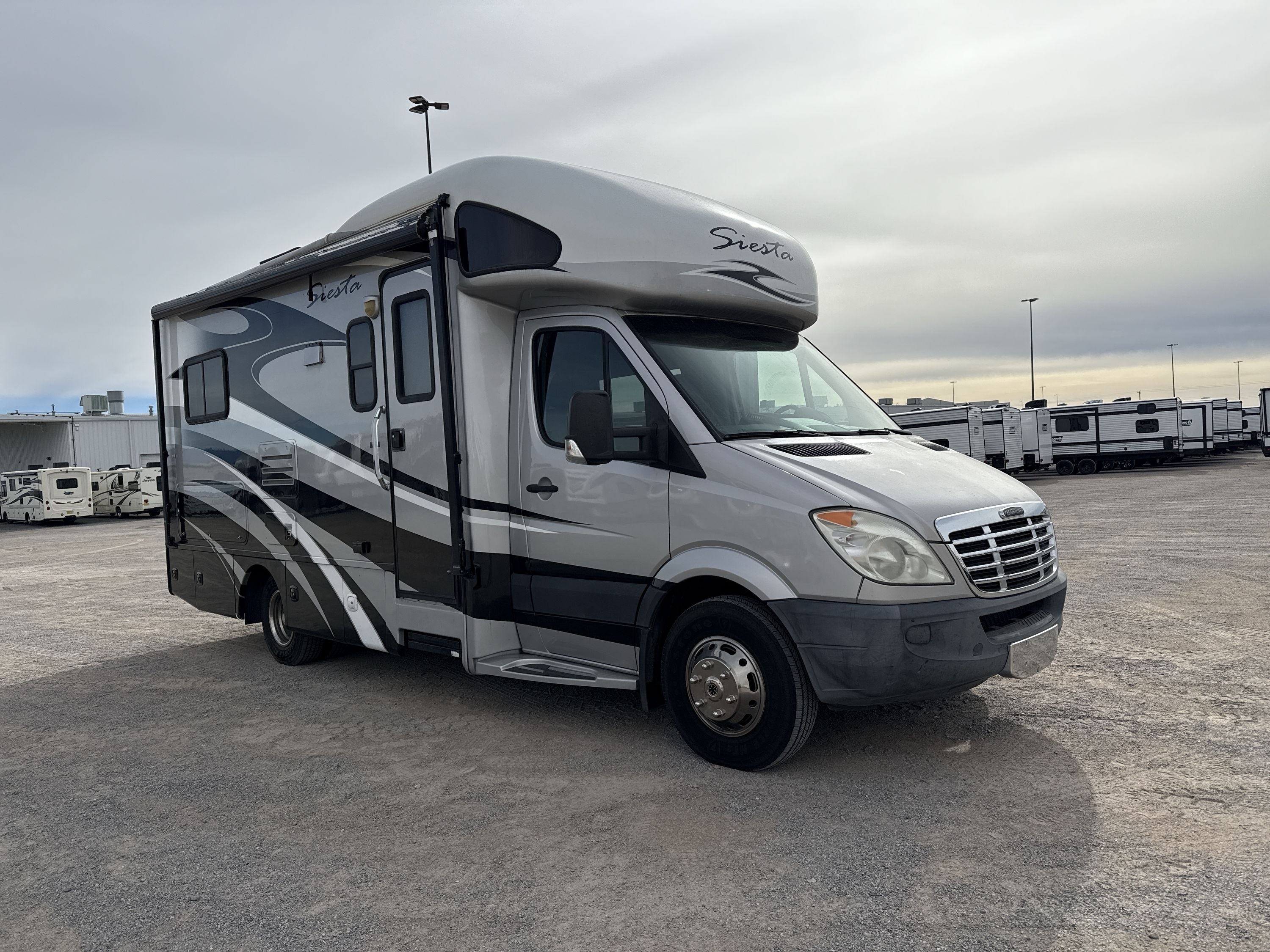 2012 Thor FOUR WINDS SIESTA 24SA RV
