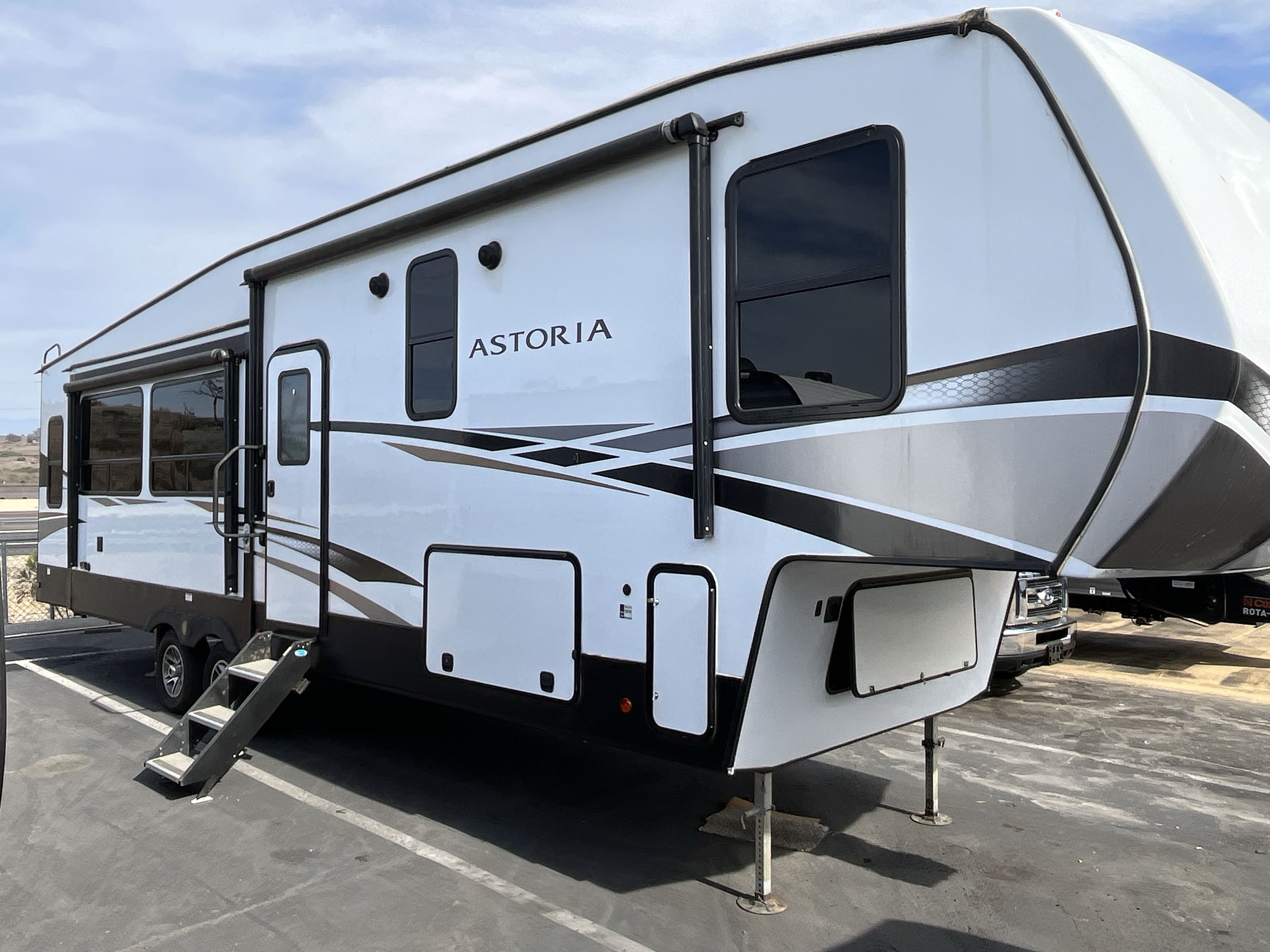 2022 Dutchmen ASTORIA 3173RLP in san diego CA