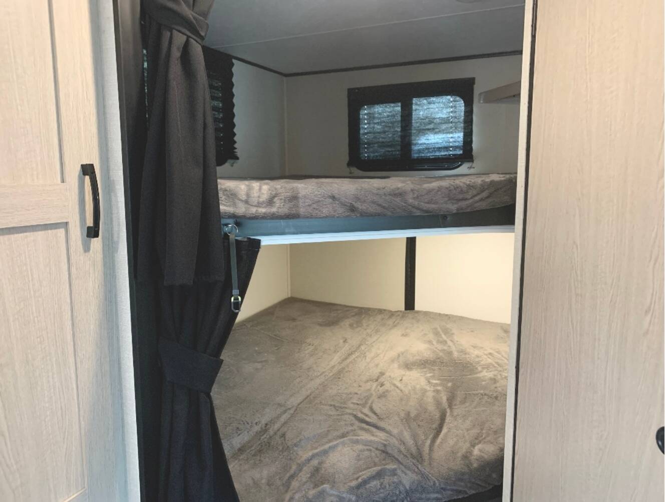 A photo of this 2022 Coachmen APEX 256BHS