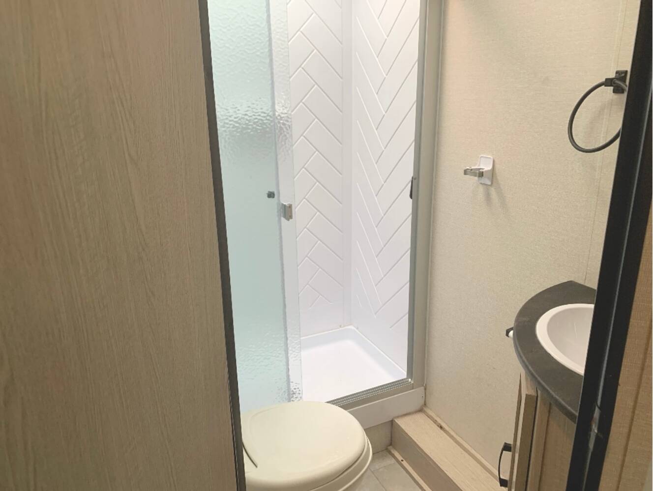 A photo of this 2022 Coachmen APEX 256BHS