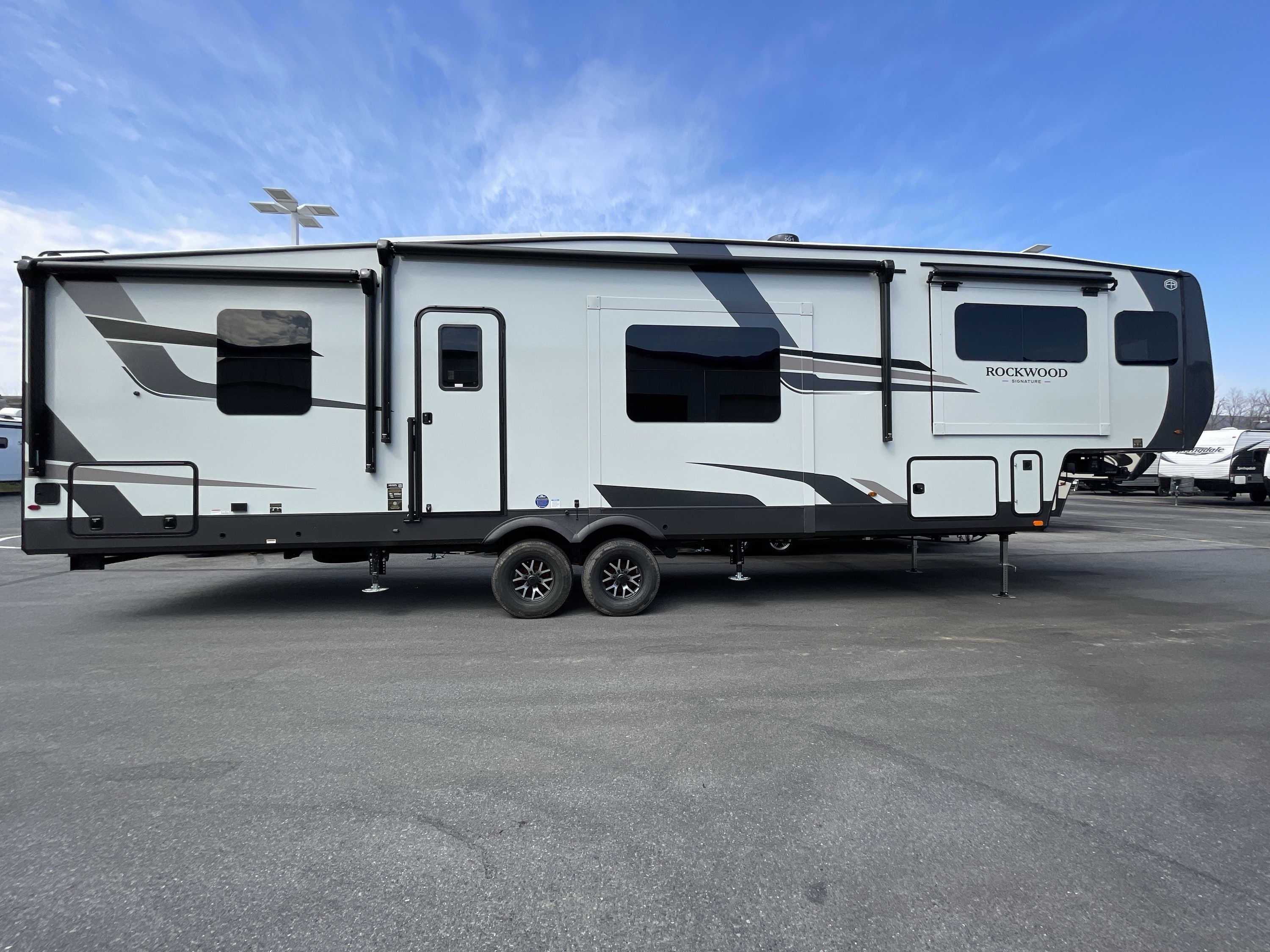 2026 Forest River ROCKWOOD SIGNATURE 402SFL in hamburg PA