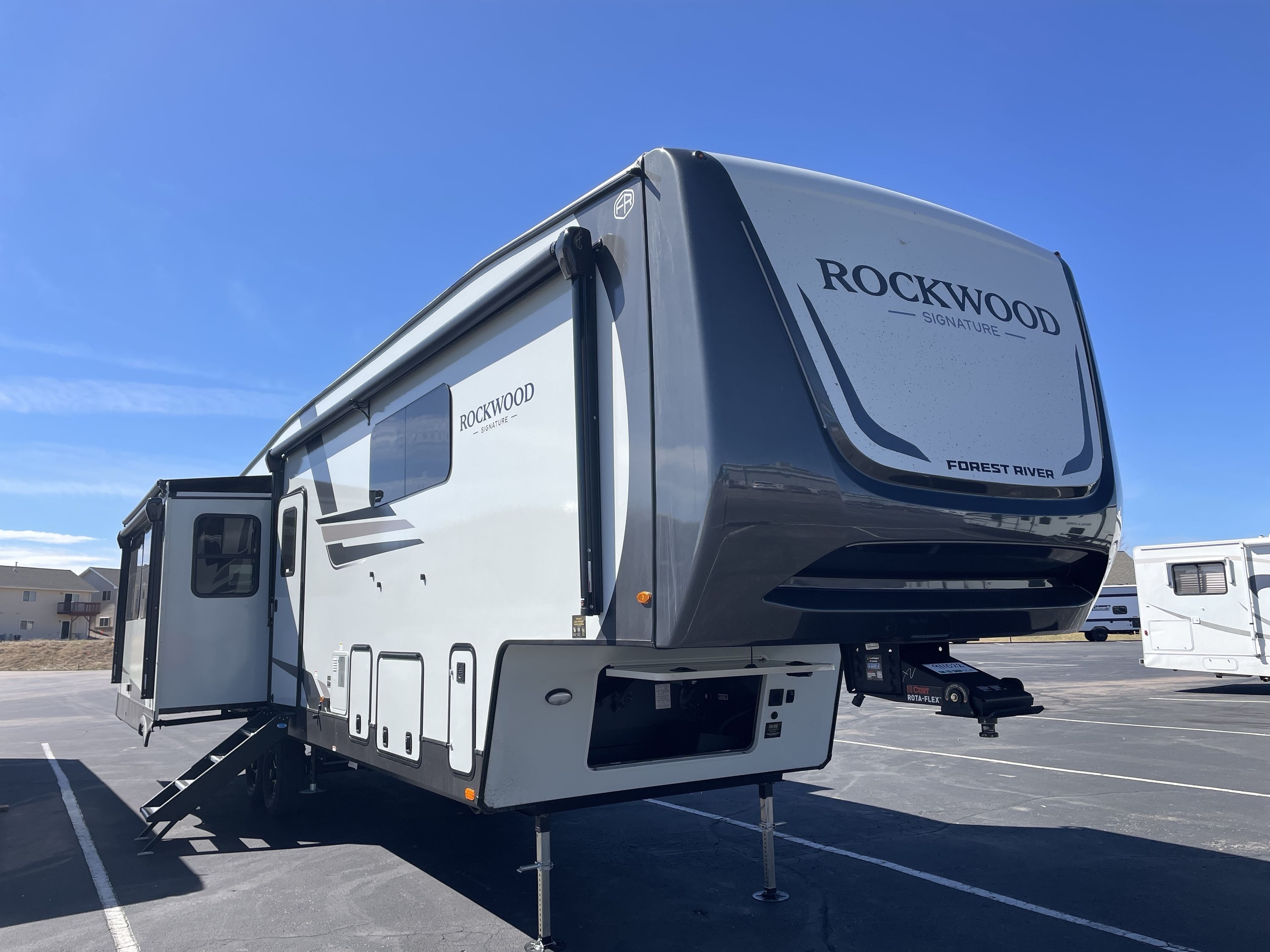 2026 Forest River ROCKWOOD SIGNATURE 401SFB in summerset SD