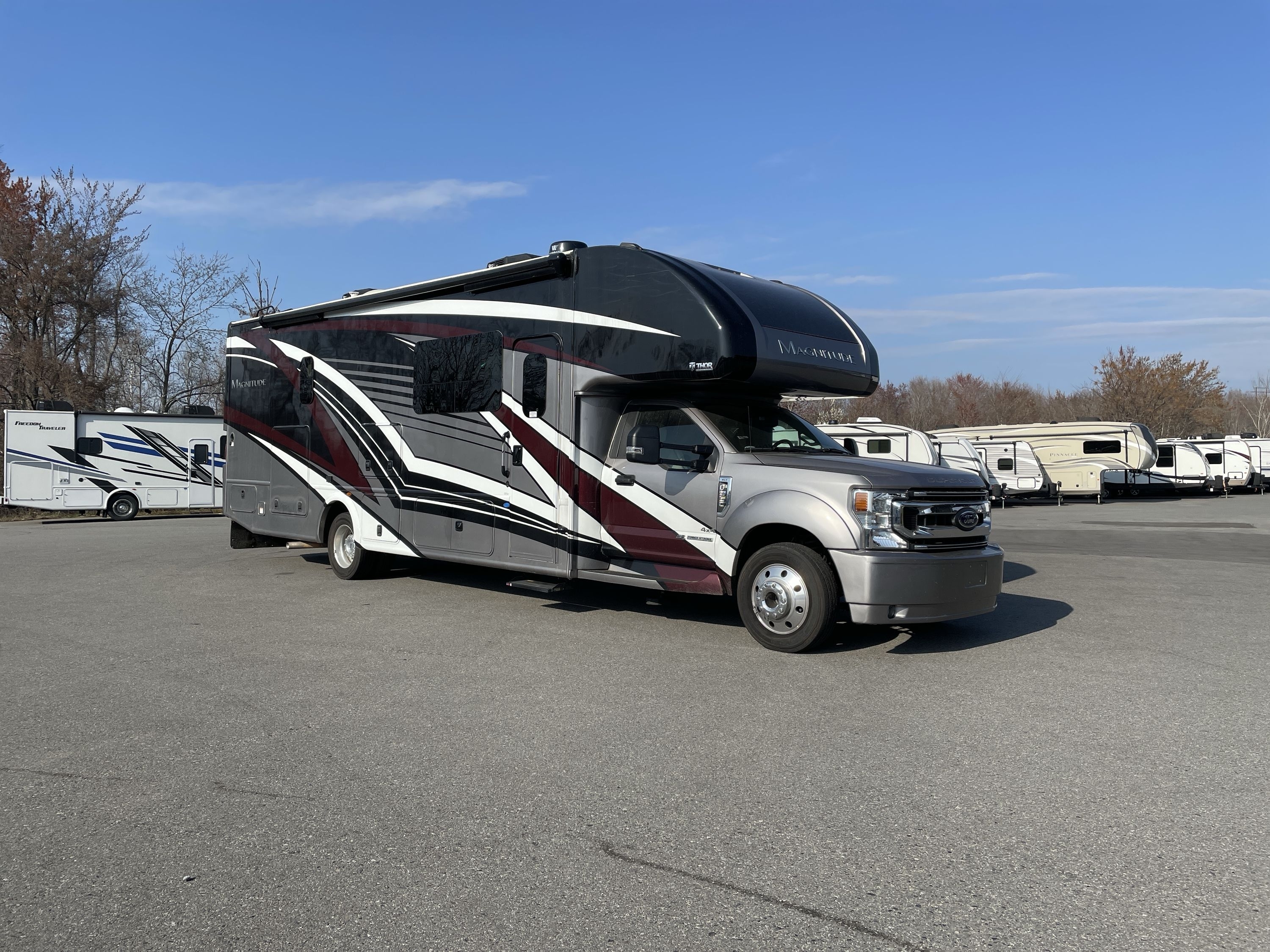 2022 Thor MAGNITUDE SV34 RV