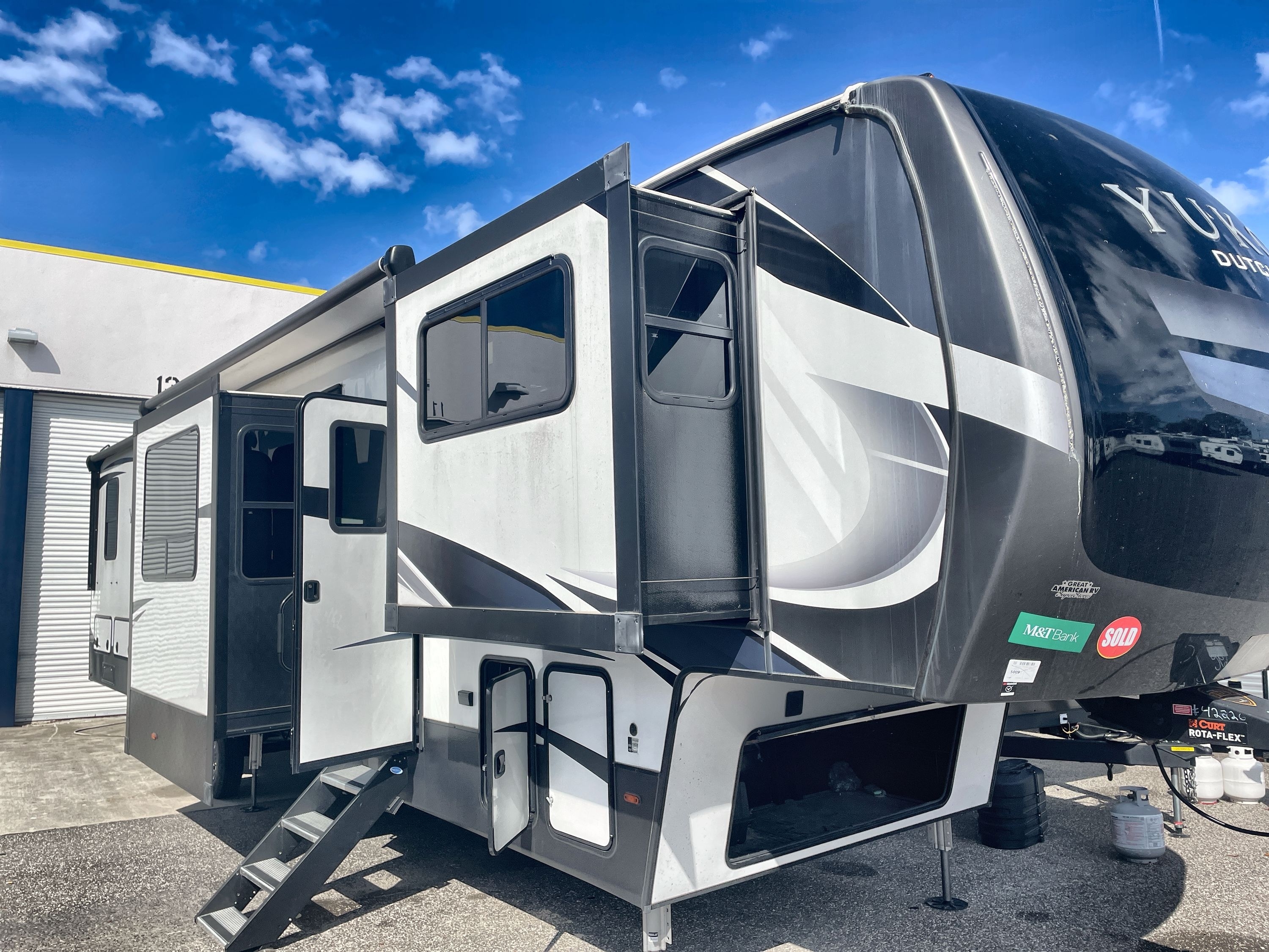 2022 Dutchmen YUKON 421FL RV