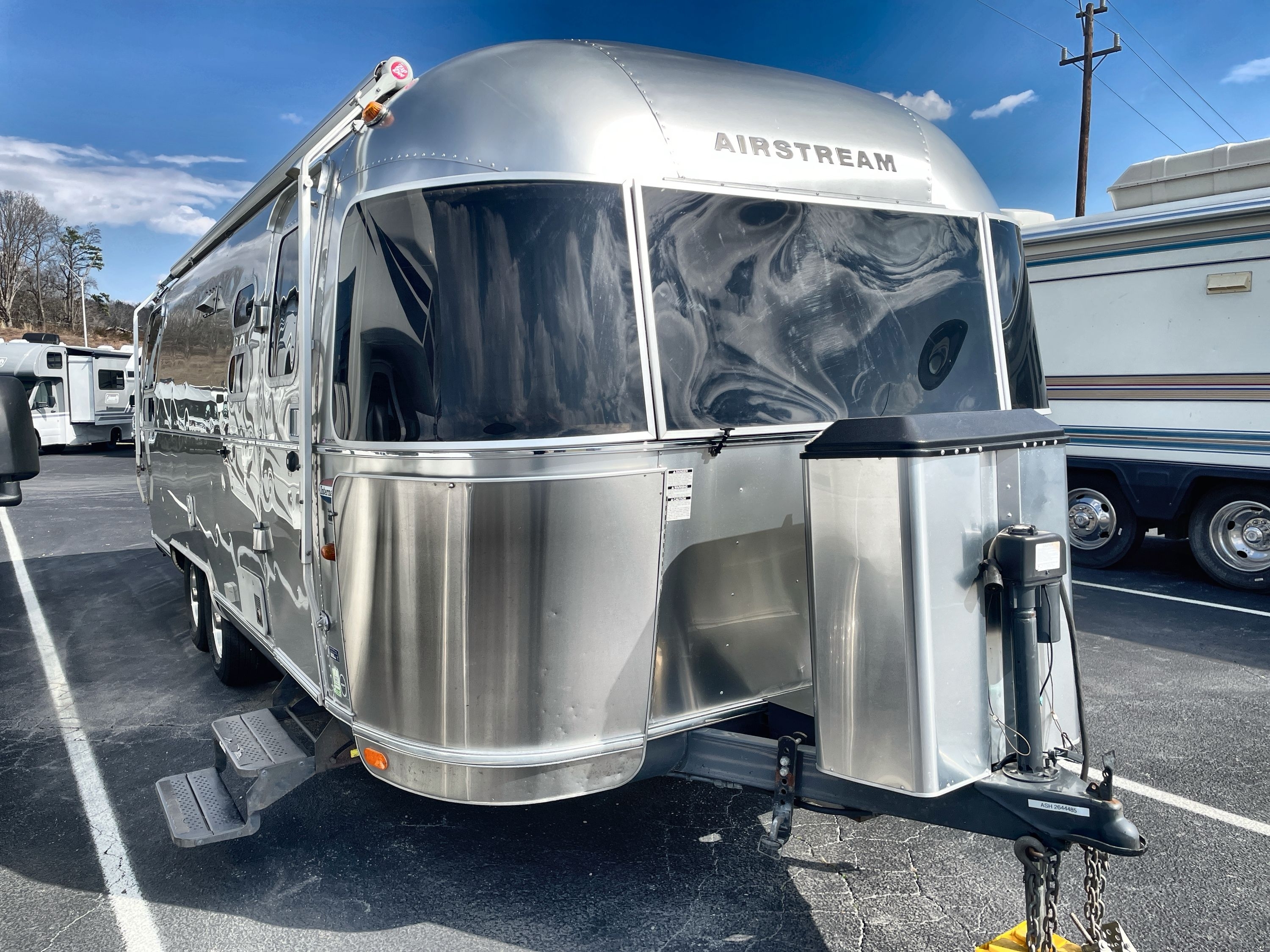 2014 Airstream INTERNATIONAL SIGNATURE 25RB in hendersonville NC