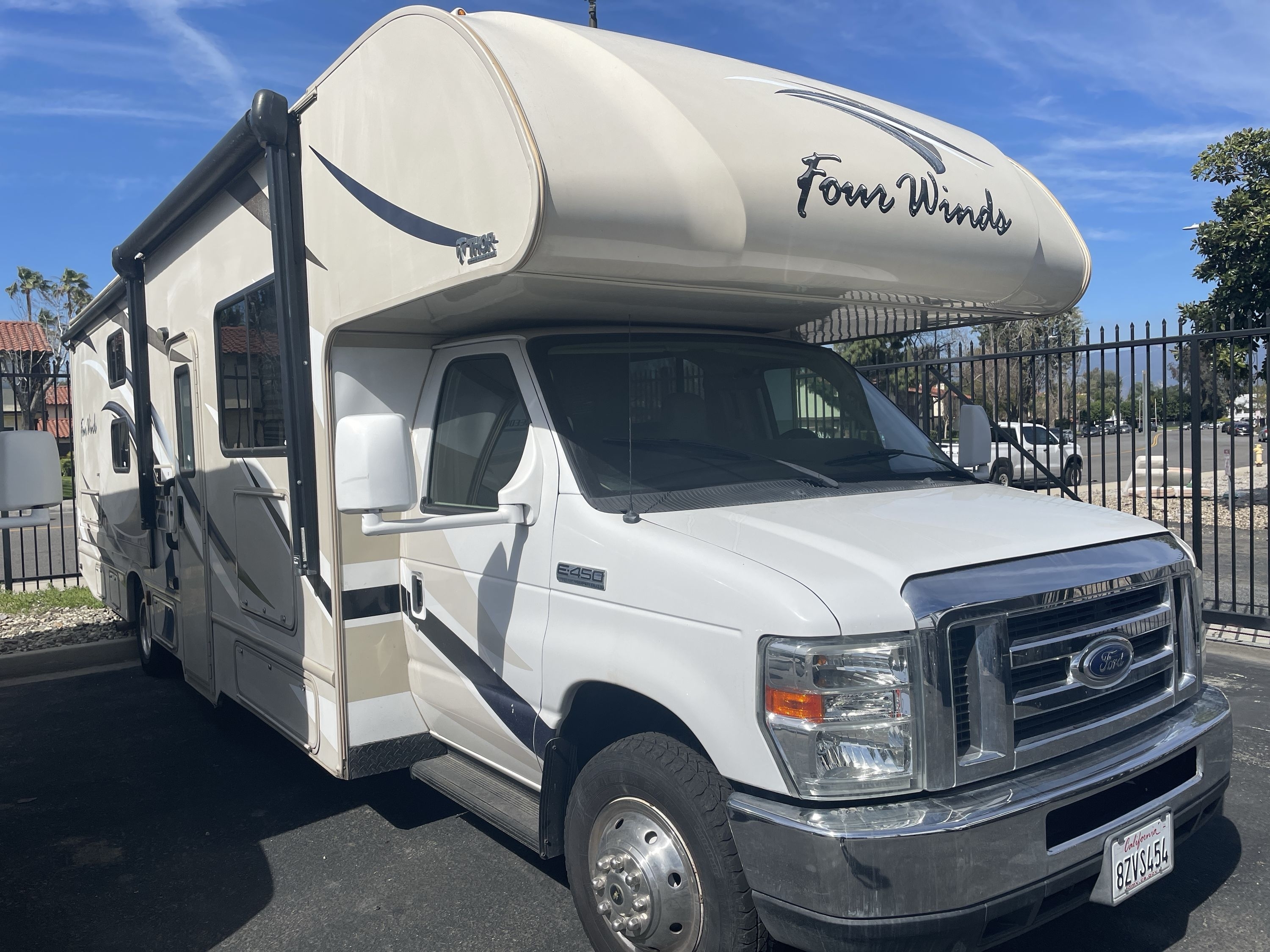 2017 Thor FOUR WINDS 30D RV