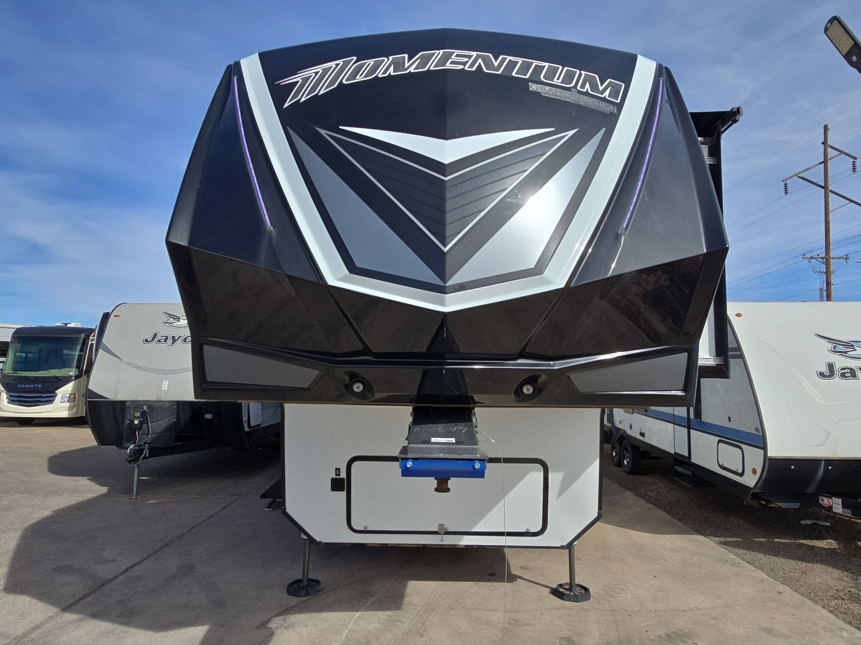 2022 Grand Design MOMENTUM 397TH in lubbock TX