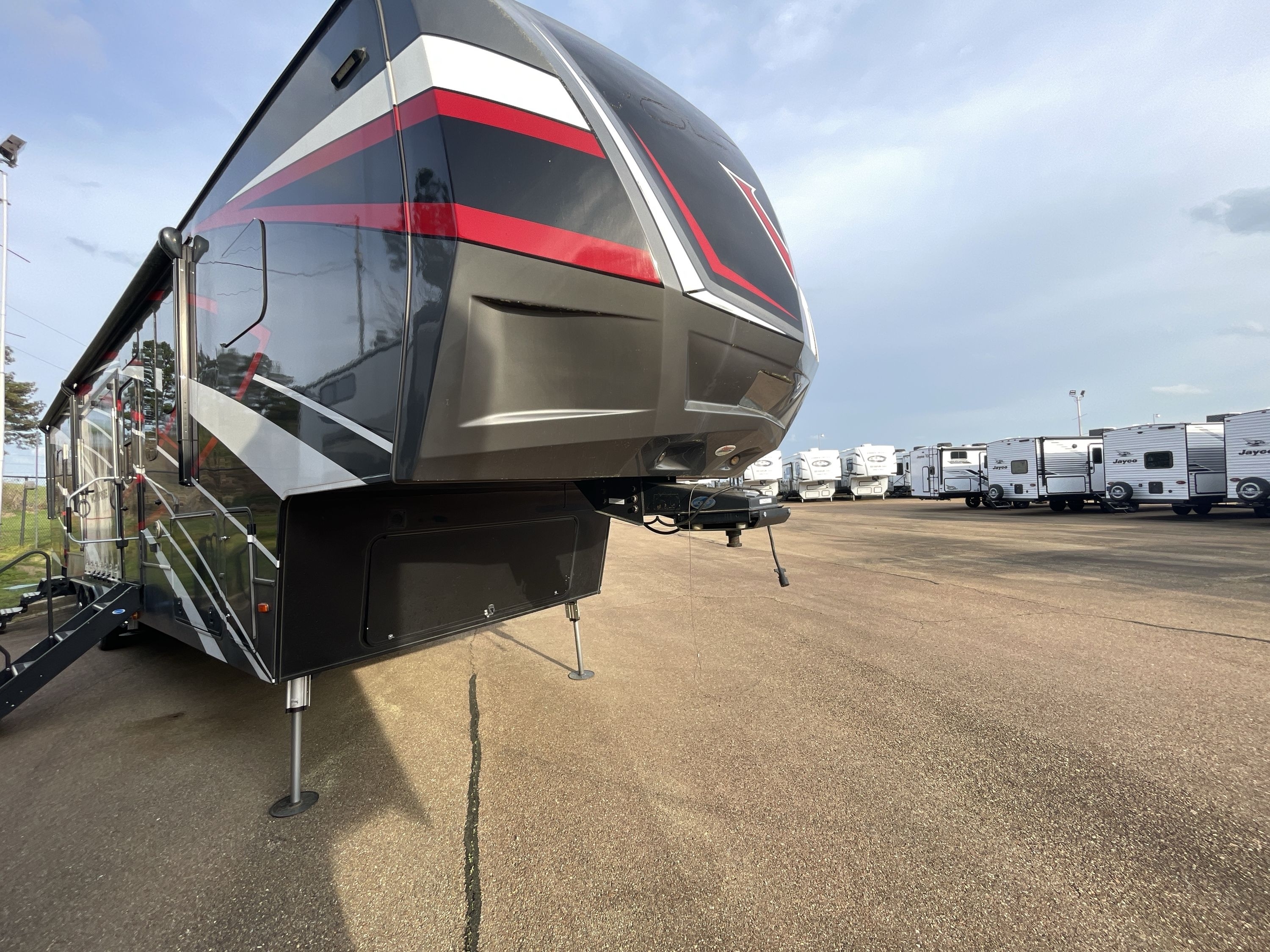 2017 Dutchmen VOLTAGE EPIC SERIES 4150 Fifth Wheel Toy Hauler RV