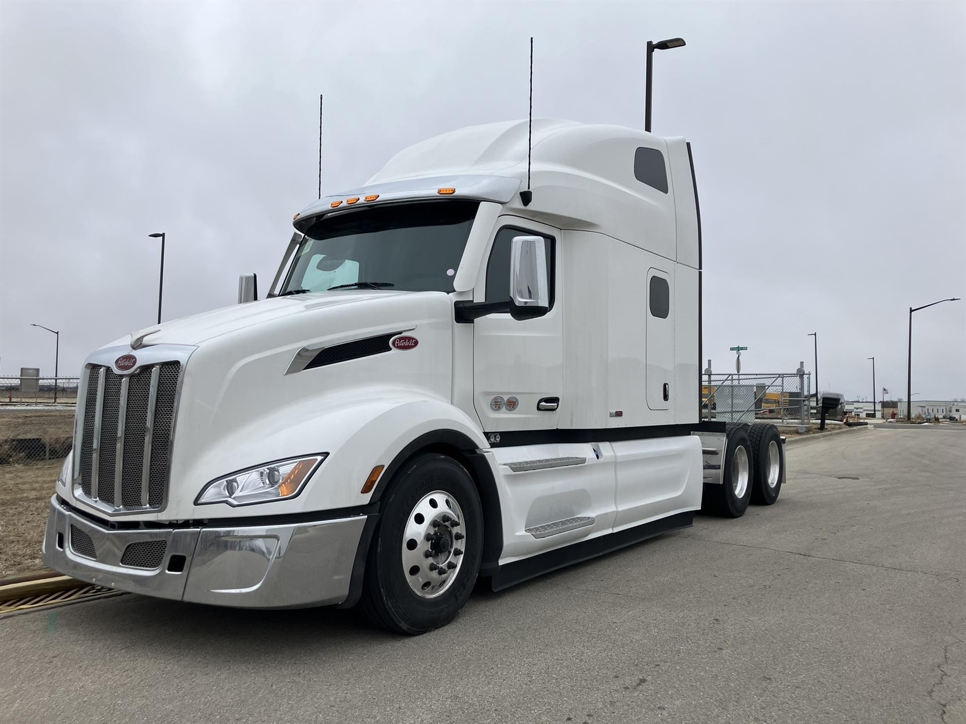 2027 PETERBILT 579 in Stewartville, MN