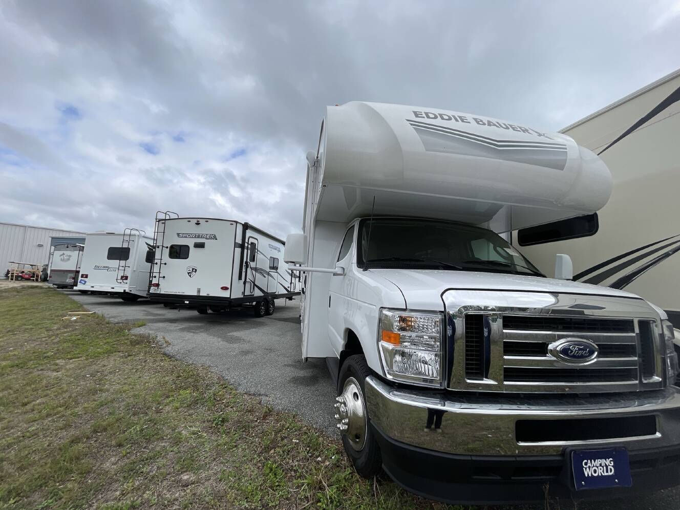 A photo of this 2025 Thor EDDIE BAUER 31EB