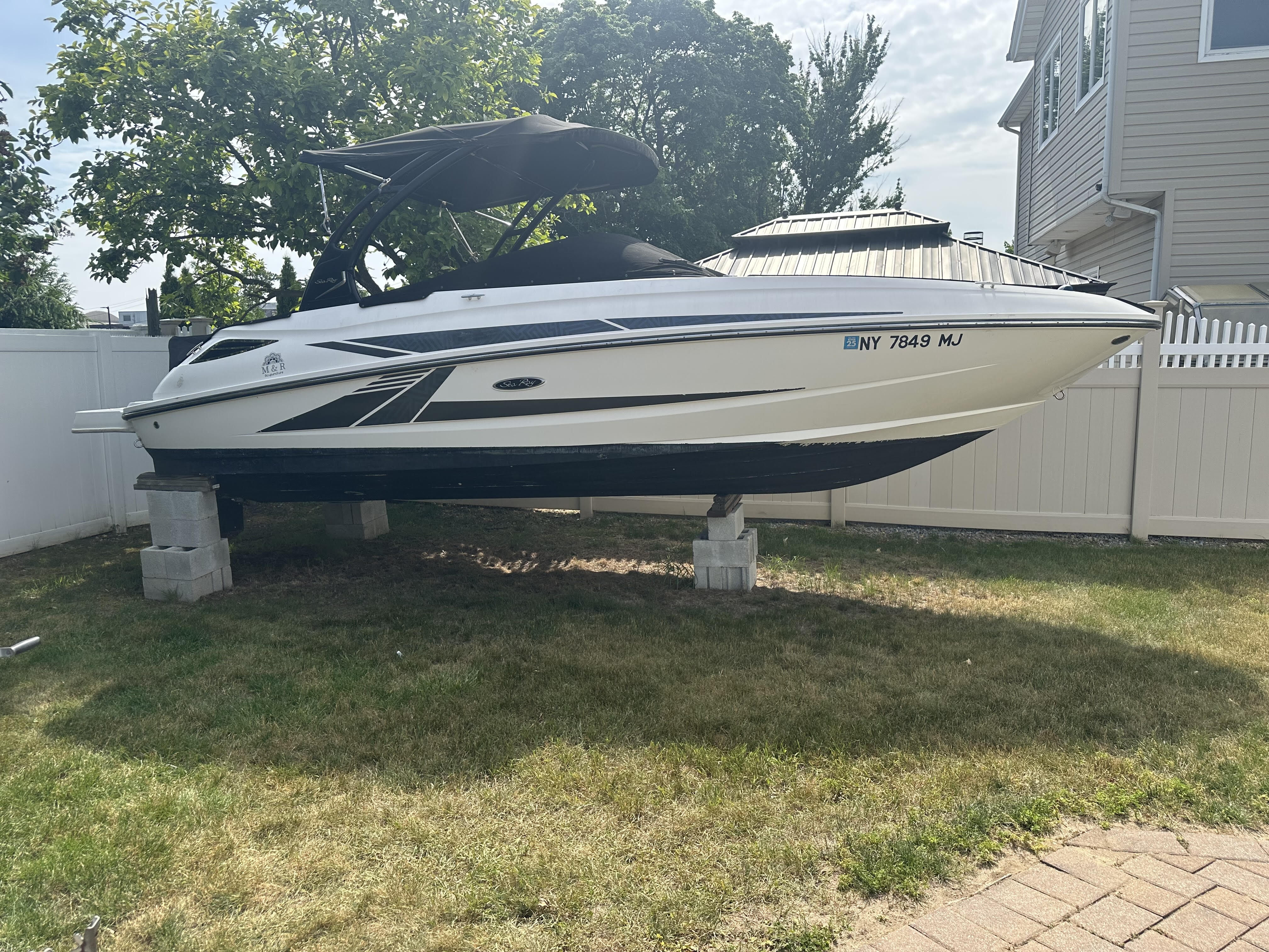 2013 Sea Ray 240 Sundeck in bethpage NY