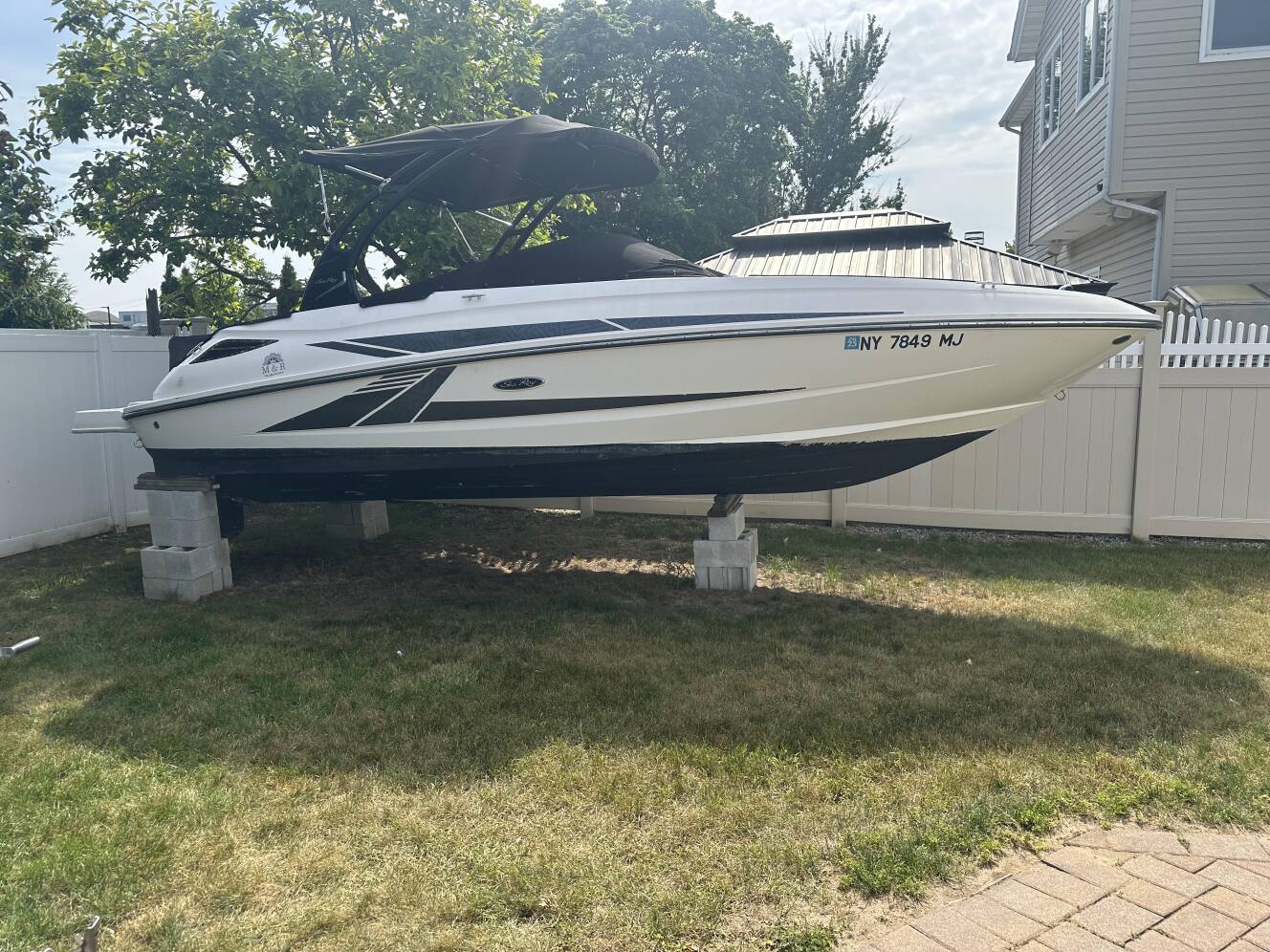 A photo of this 2013 Sea Ray 240 Sundeck