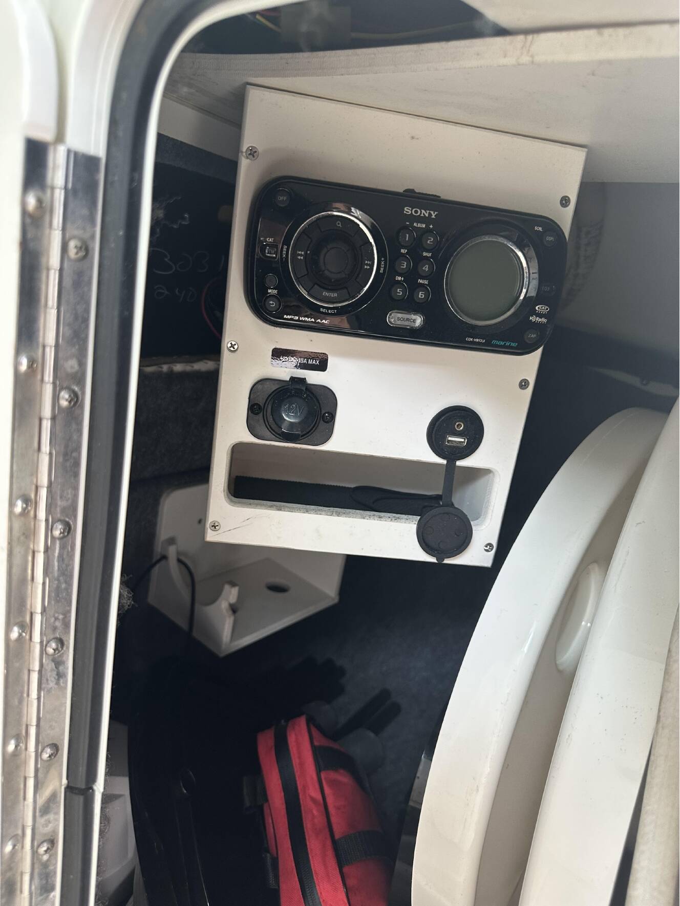 A photo of this 2013 Sea Ray 240 Sundeck