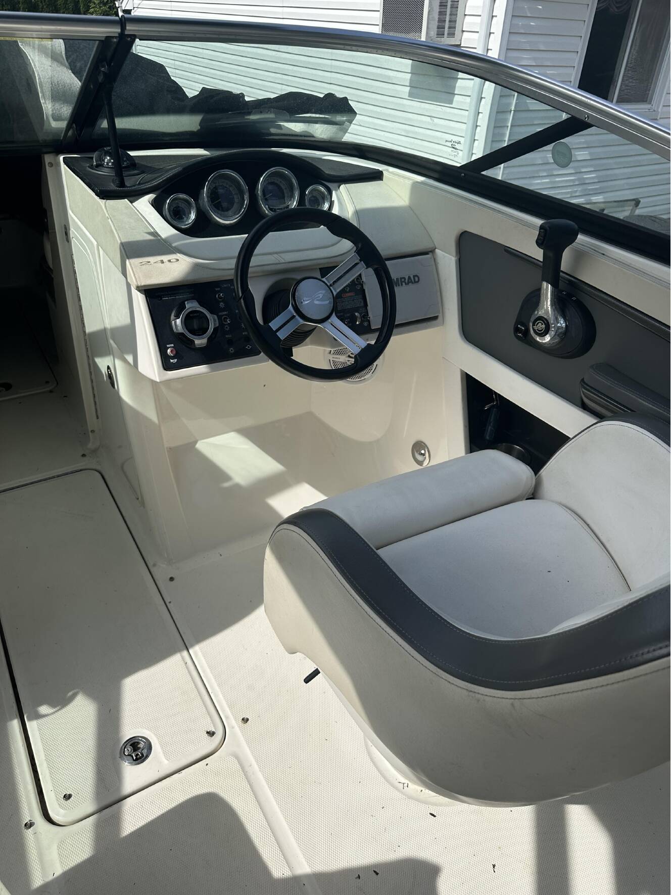 A photo of this 2013 Sea Ray 240 Sundeck