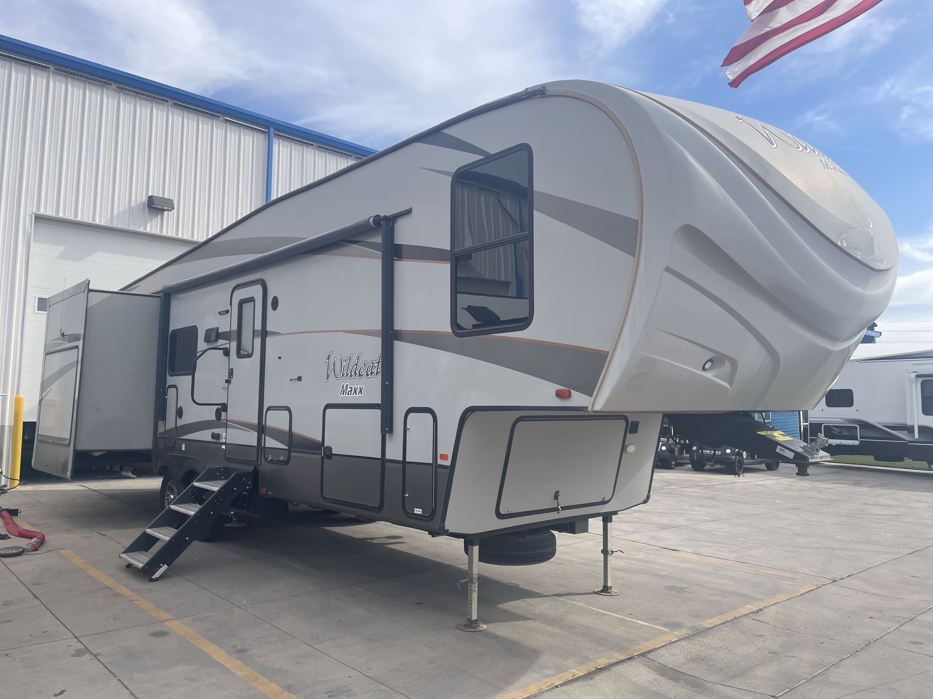 2017 Forest River WILDCAT MAXX 317RL RV