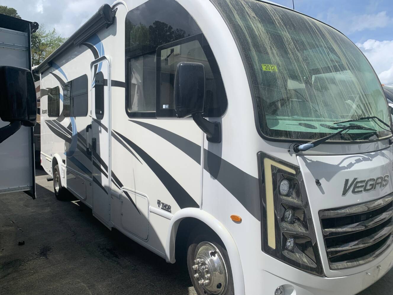 A photo of this 2023 Thor VEGAS 24.3
