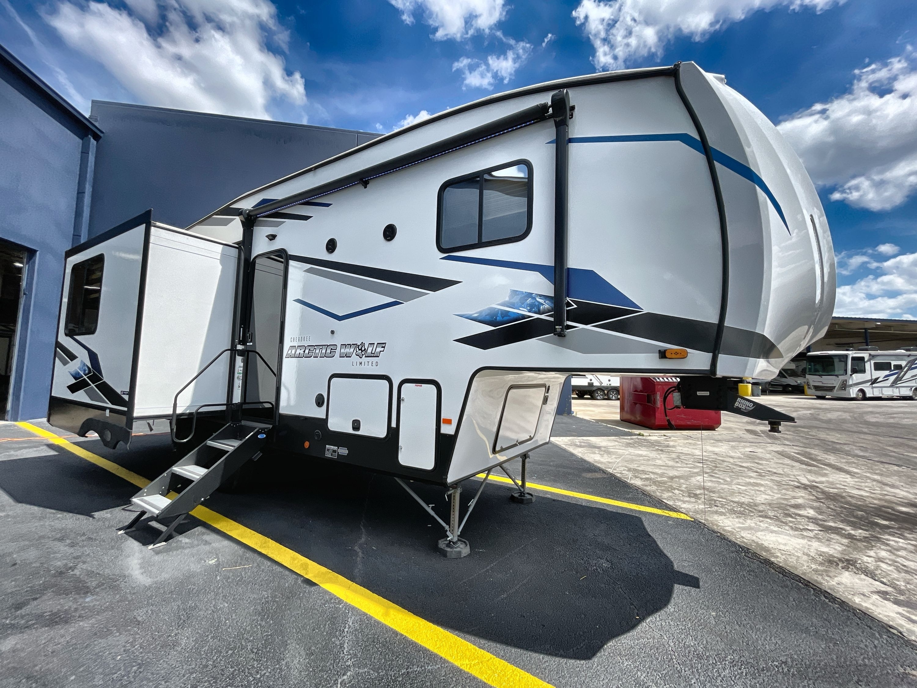 2024 Forest River ARCTIC WOLF 27SGS RV