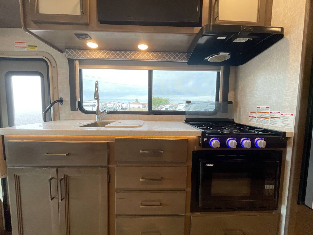 A photo of this 2022 Thor QUANTUM MB24