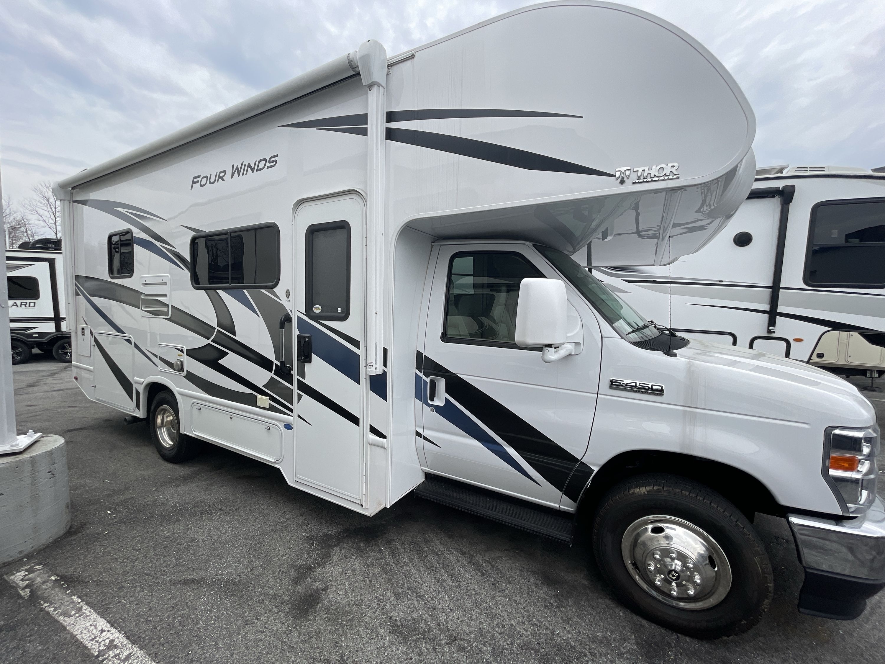 2023 Thor FOUR WINDS 25M RV