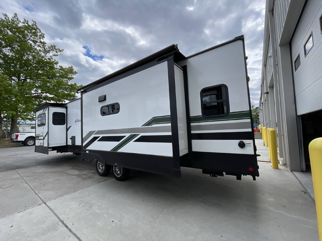 A photo of this 2024 Dutchmen EDDIE BAUER SIGNATURE 33RL