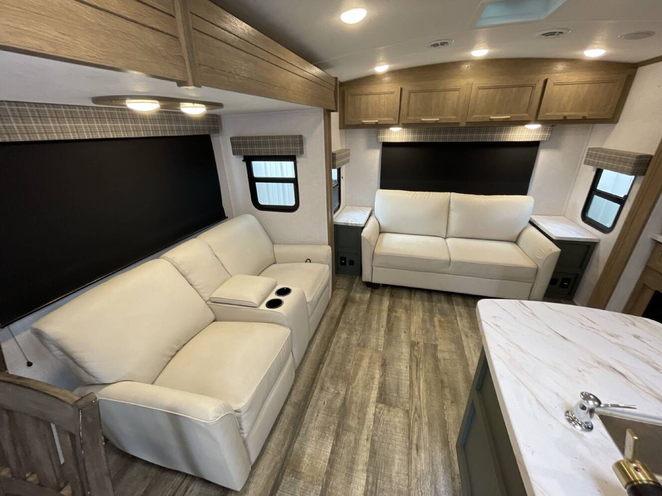 A photo of this 2024 Dutchmen EDDIE BAUER SIGNATURE 33RL