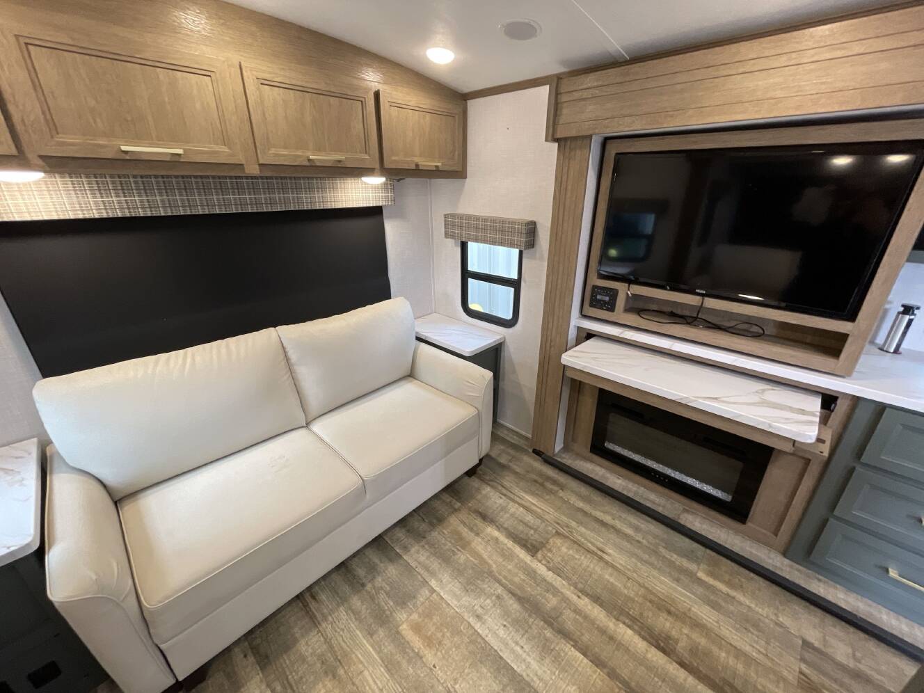 A photo of this 2024 Dutchmen EDDIE BAUER SIGNATURE 33RL