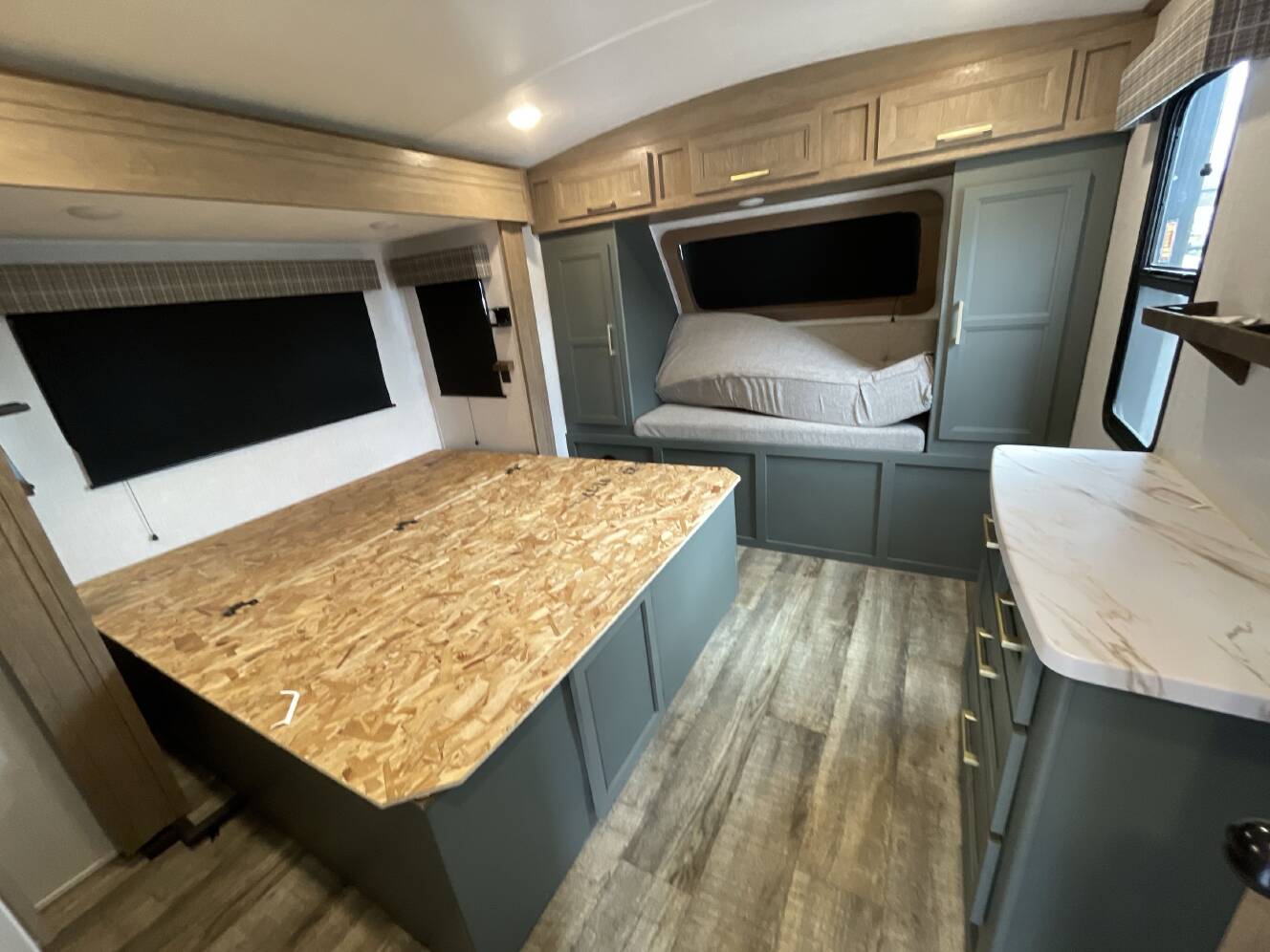 A photo of this 2024 Dutchmen EDDIE BAUER SIGNATURE 33RL